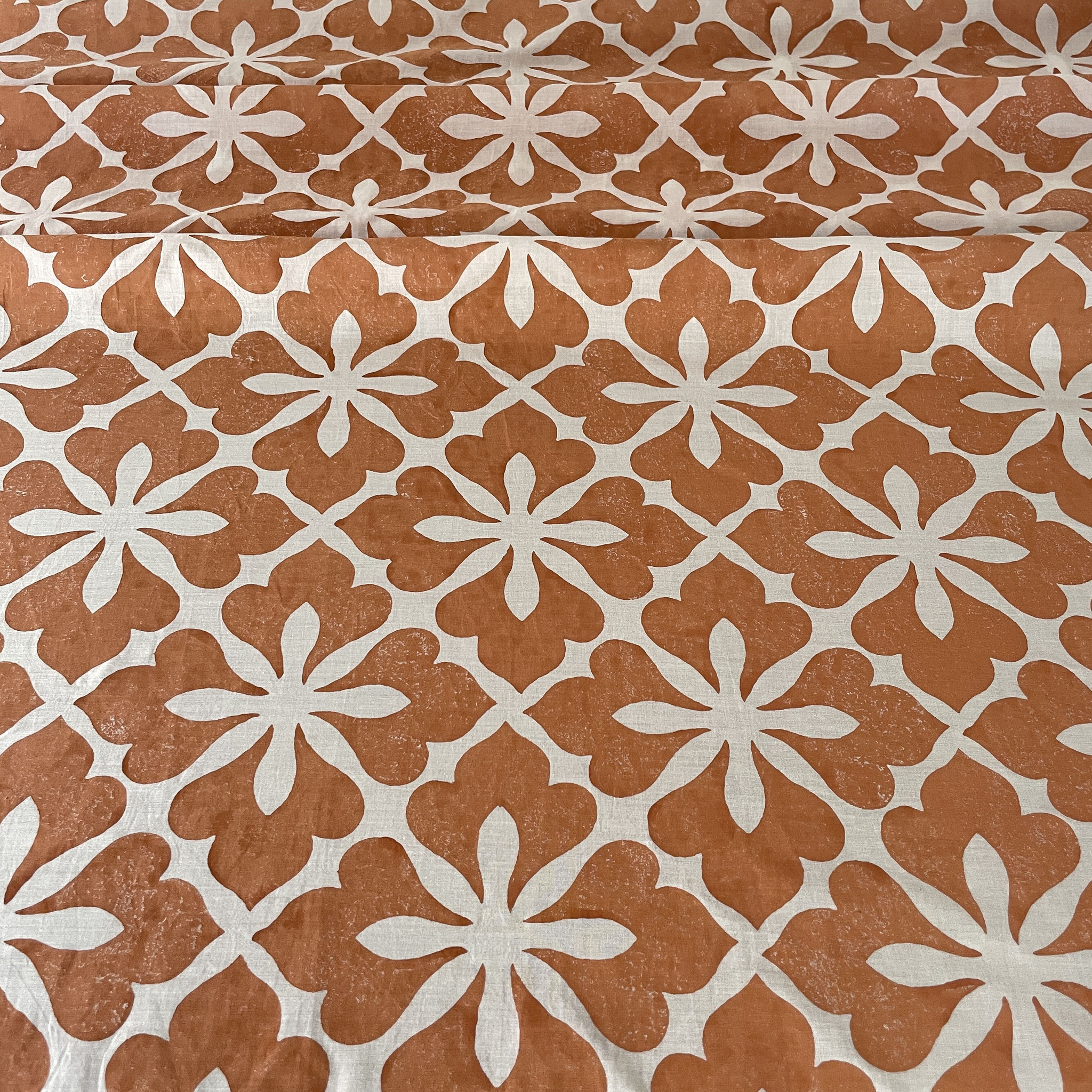 Handbedruckte Stoffe mit Blockprint-Stempeln.
