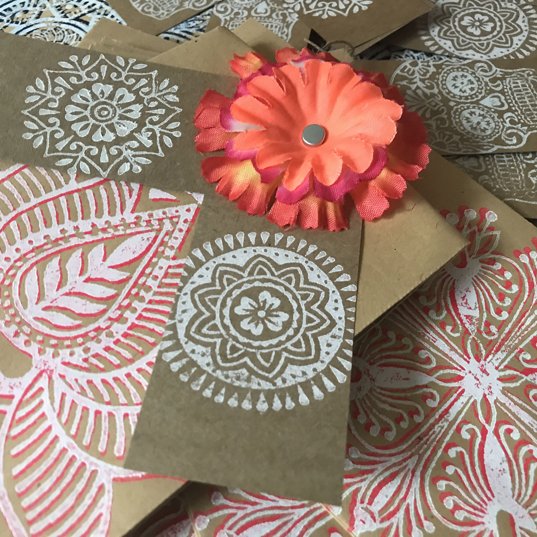 Umweltfreundlicher Blockprint Workshop mit handgeschnitzten Holzstempeln