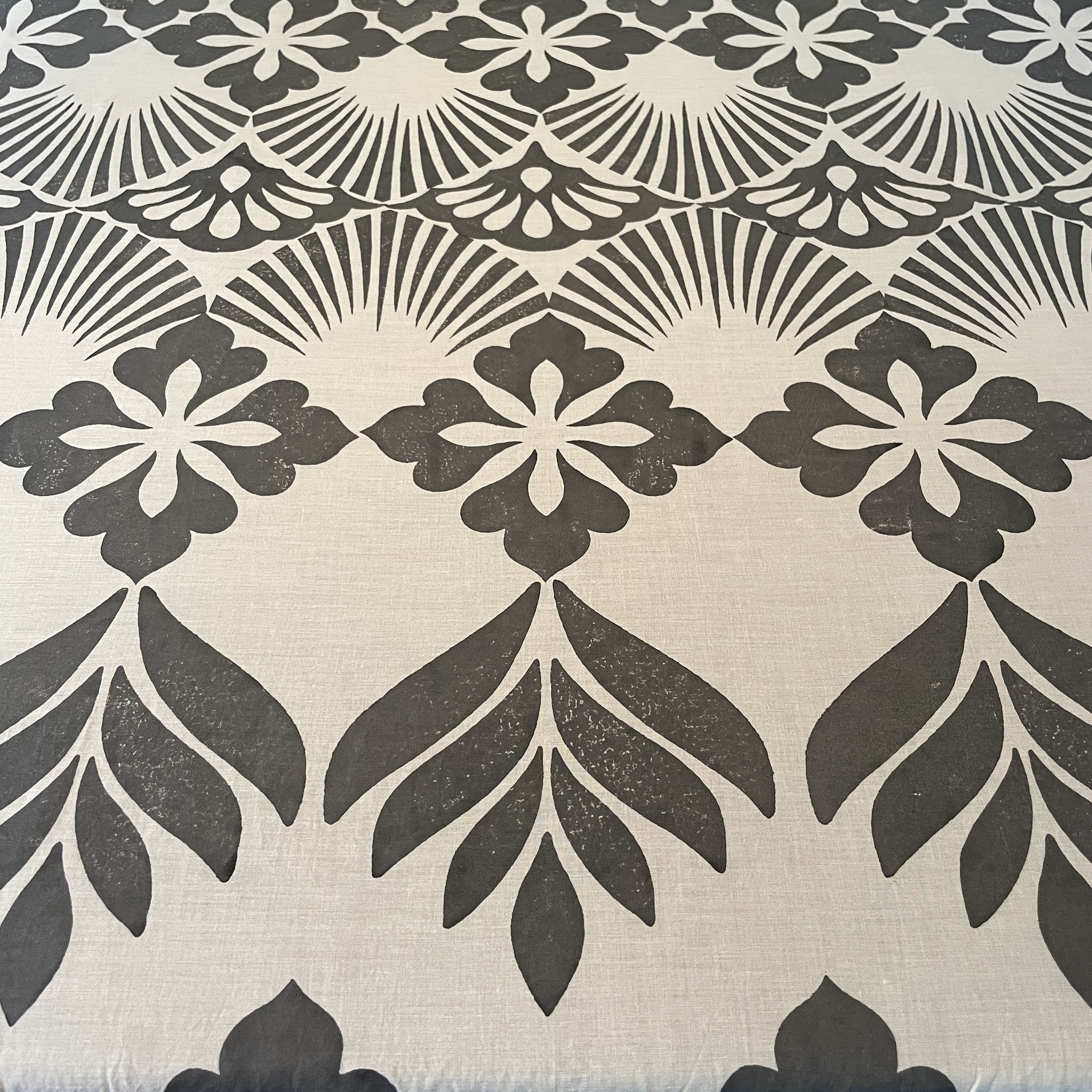 ⁠Individuelle Halstücher mit Blockprint-Technik. Blockprint Druckkurs in Wädenswil.
