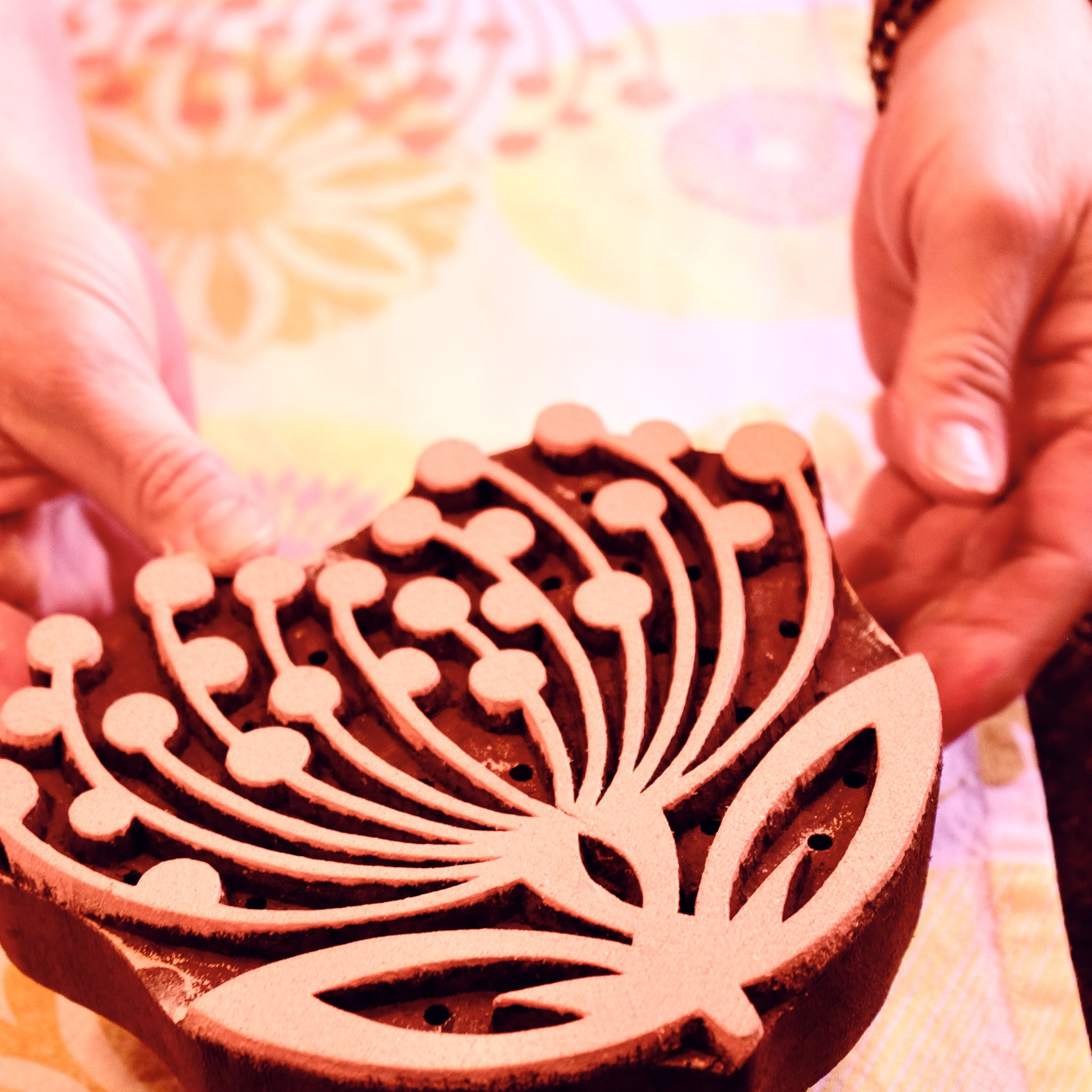 Kleidung upcyceln mit indischen Blockprint Stempeln im Atelier Wädenswil