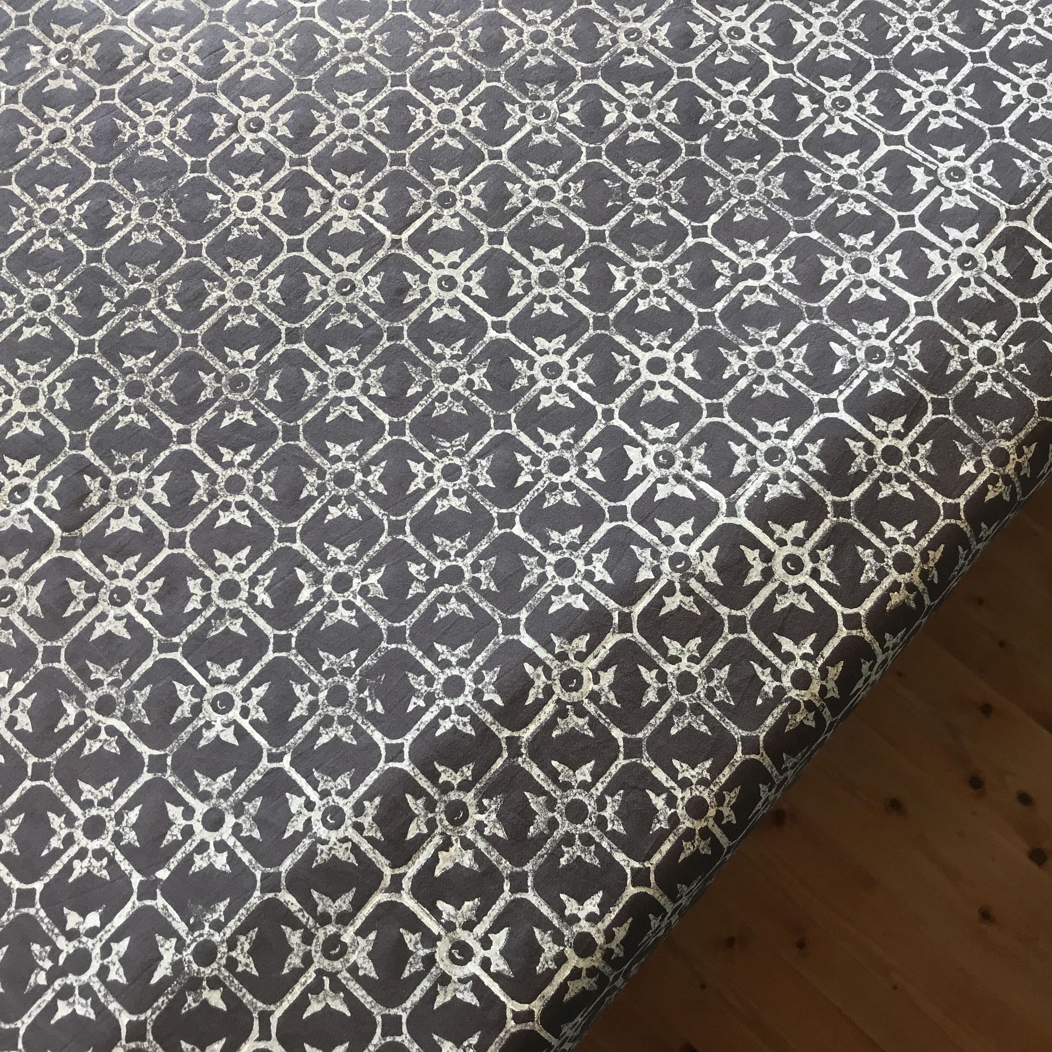 Block Print Druck aus einem Druckkurs im Atelier Wädenswil mit natürlichen Textildruck Farben