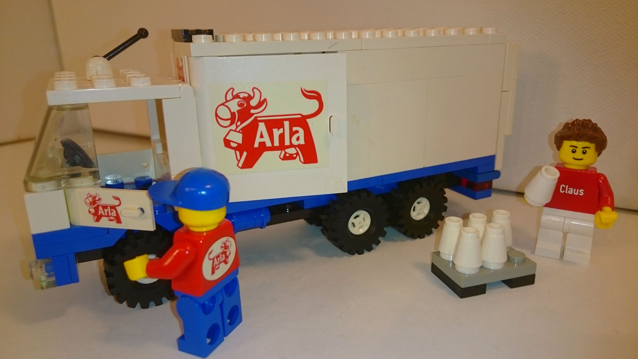1581 - Arla Milk Delivery Truck