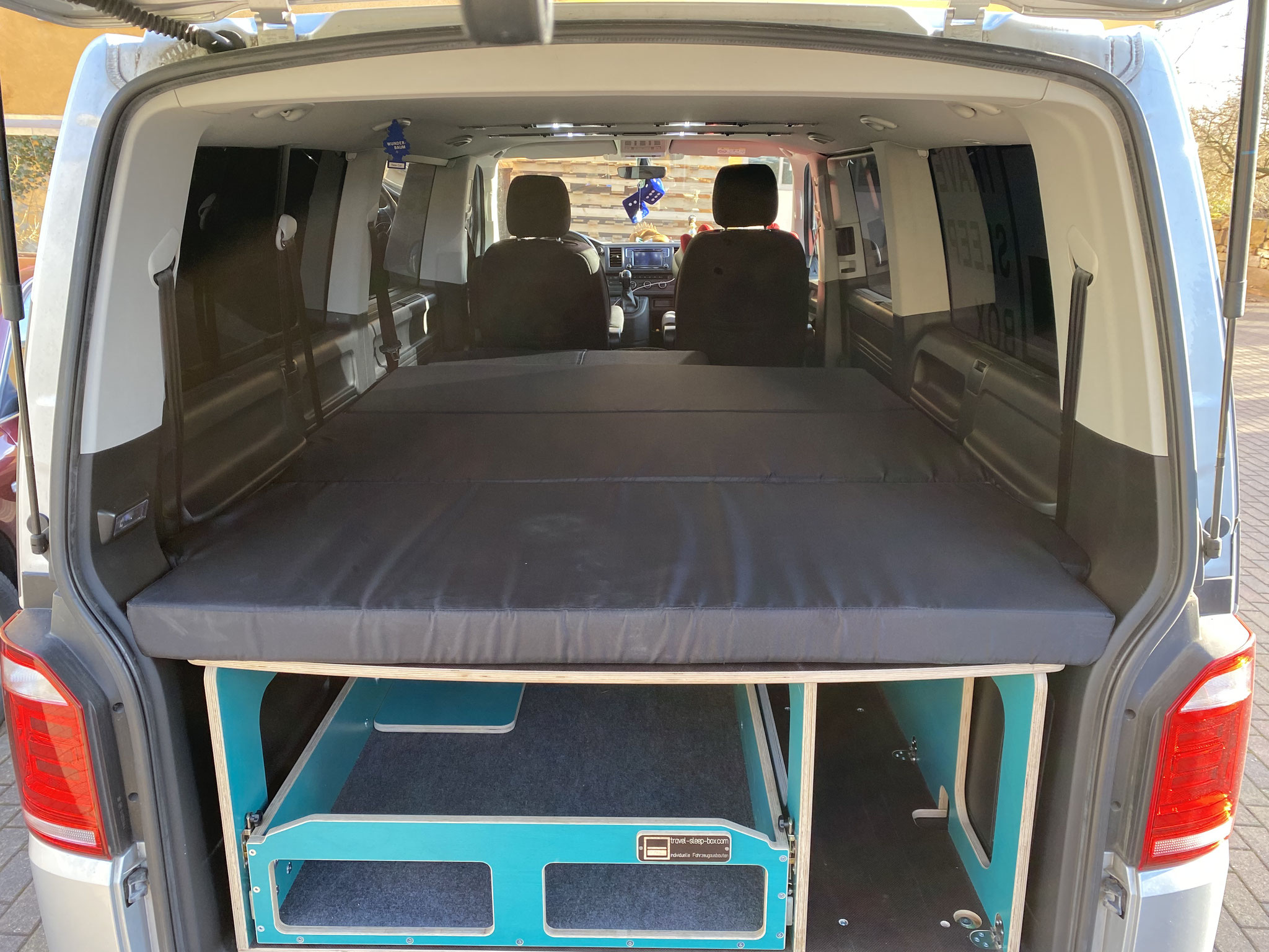 eine Campingbox für den VW T5 / T6 / T6.1 Caravelle - TRAVEL-SLEEP-BOX