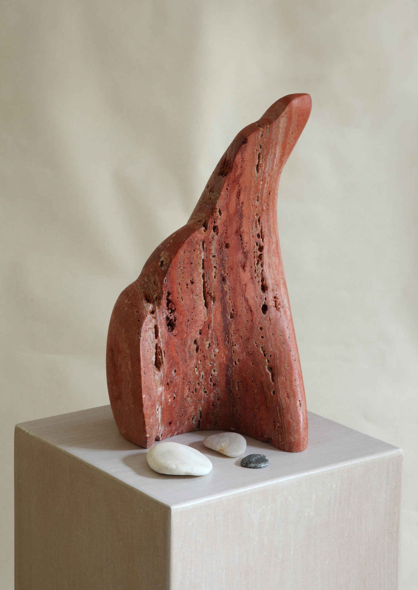 Ohne Titel. Roter Travertin. 2008