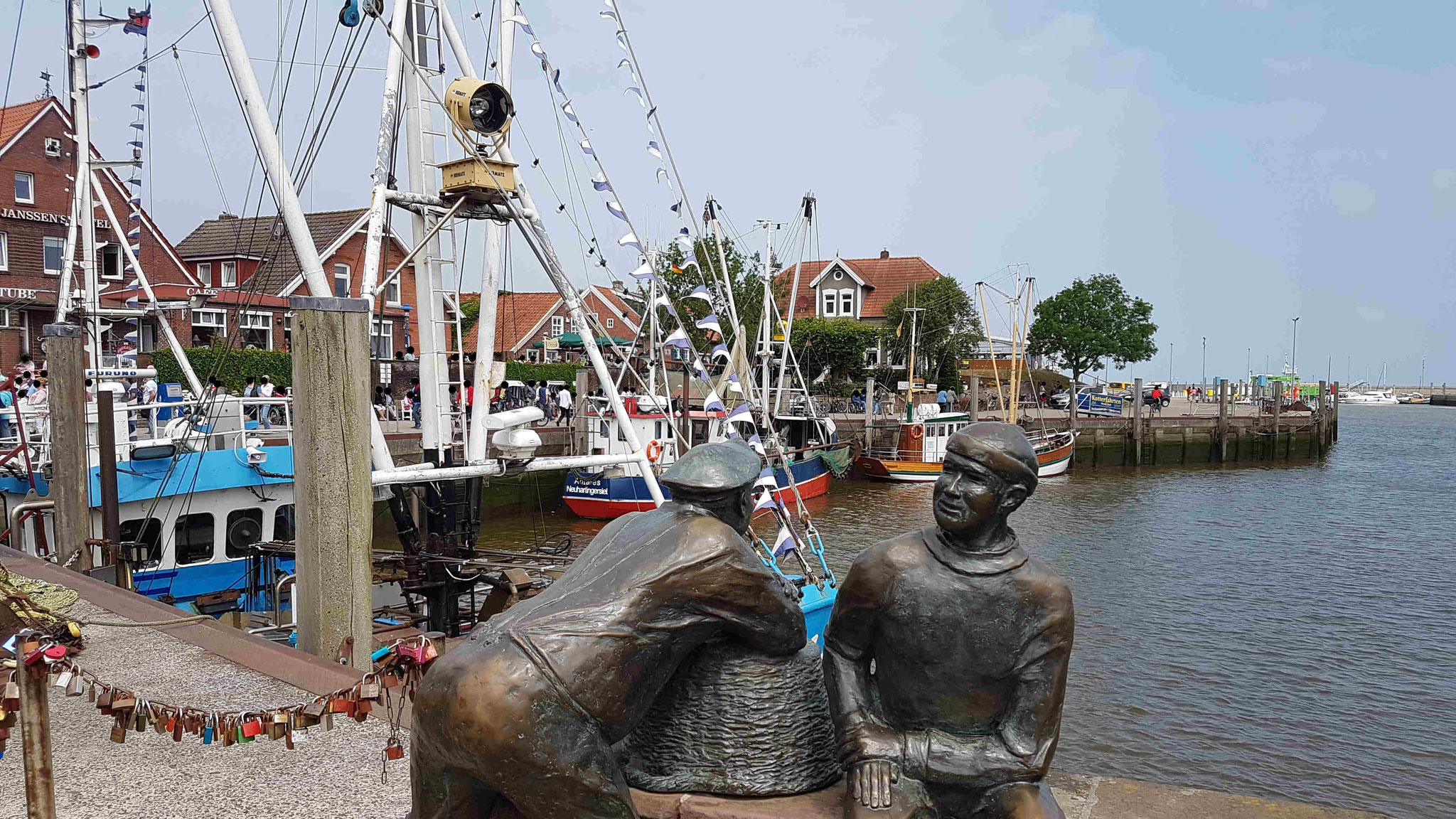 Neuharlingersiel Hafen
