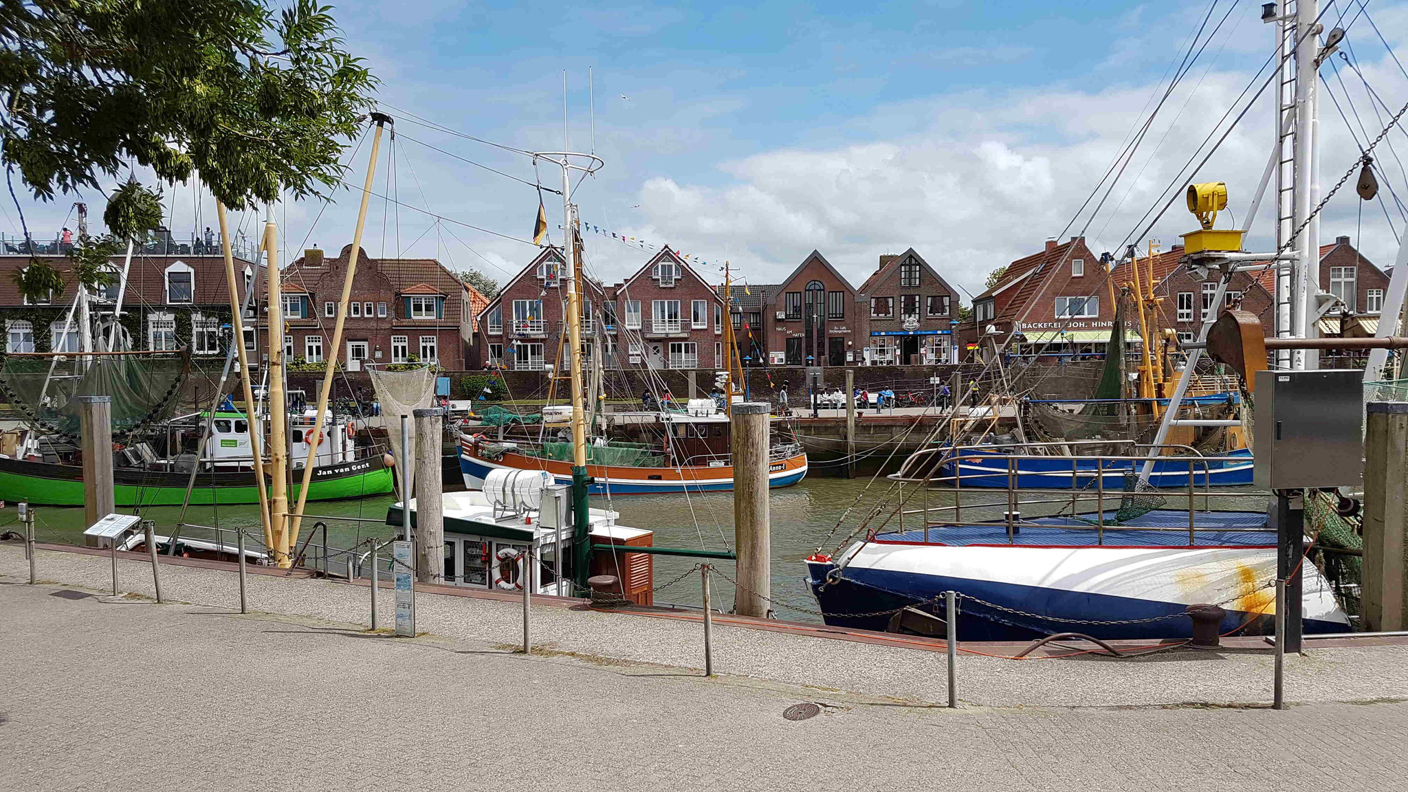 Neuharlingersiel Hafen