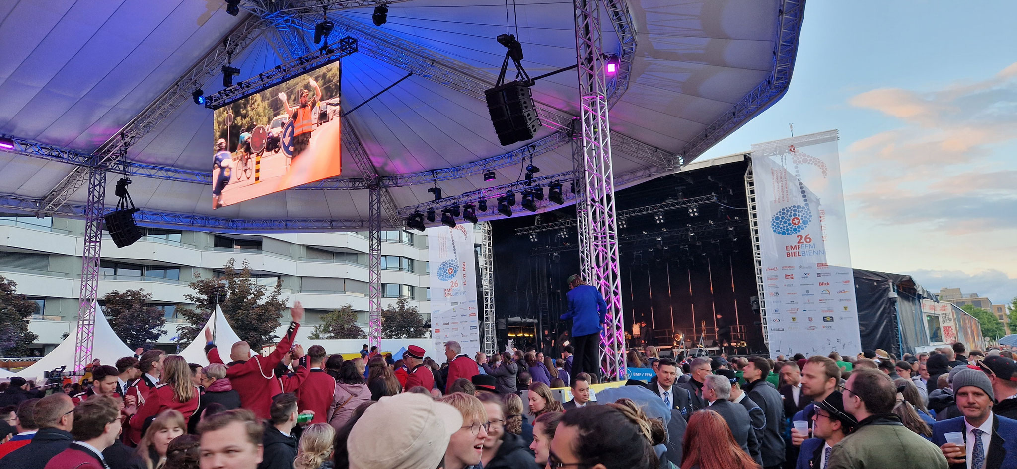 Am Abend beim Fest