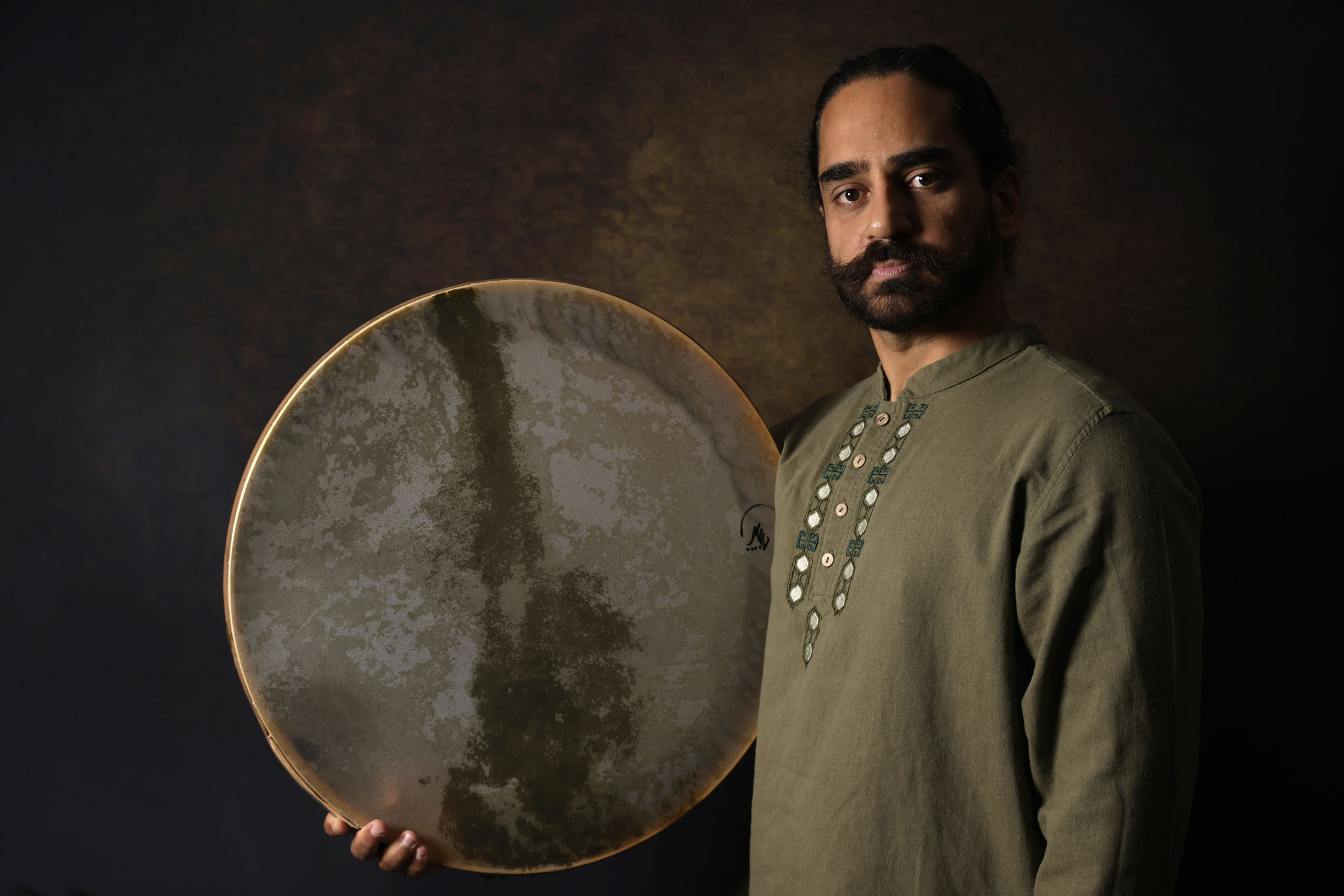 Ershad VAEZTEHRANI, Percussions - crédit photo Rémi Hostekind