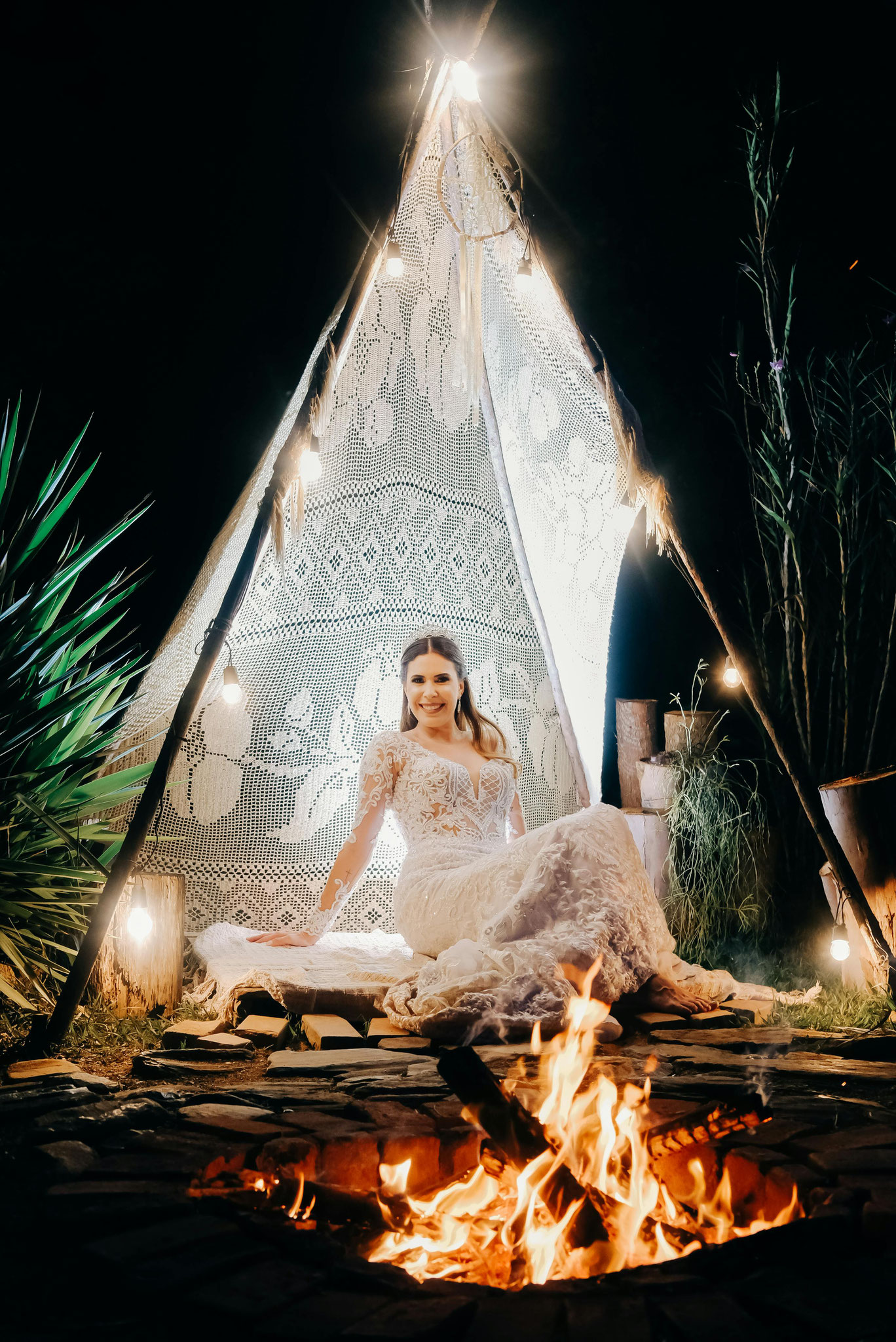 Boho Chic : Tentes de tipi, fleurs sauvages, couronnes de fleurs - Couleurs : neutres, verts, terracotta
