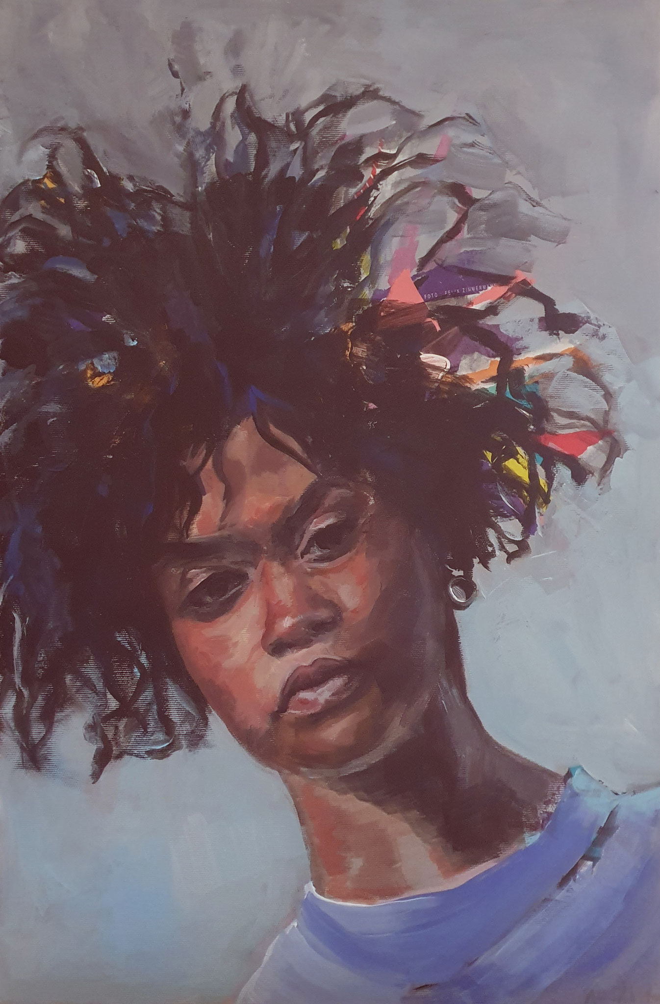 Figuratives Gemälde "Frau mit Afro", Acryl & Collage auf Leinwand (60x40 cm). Porträt einer Frau mit voluminösem, dunklem Afro-Haar.