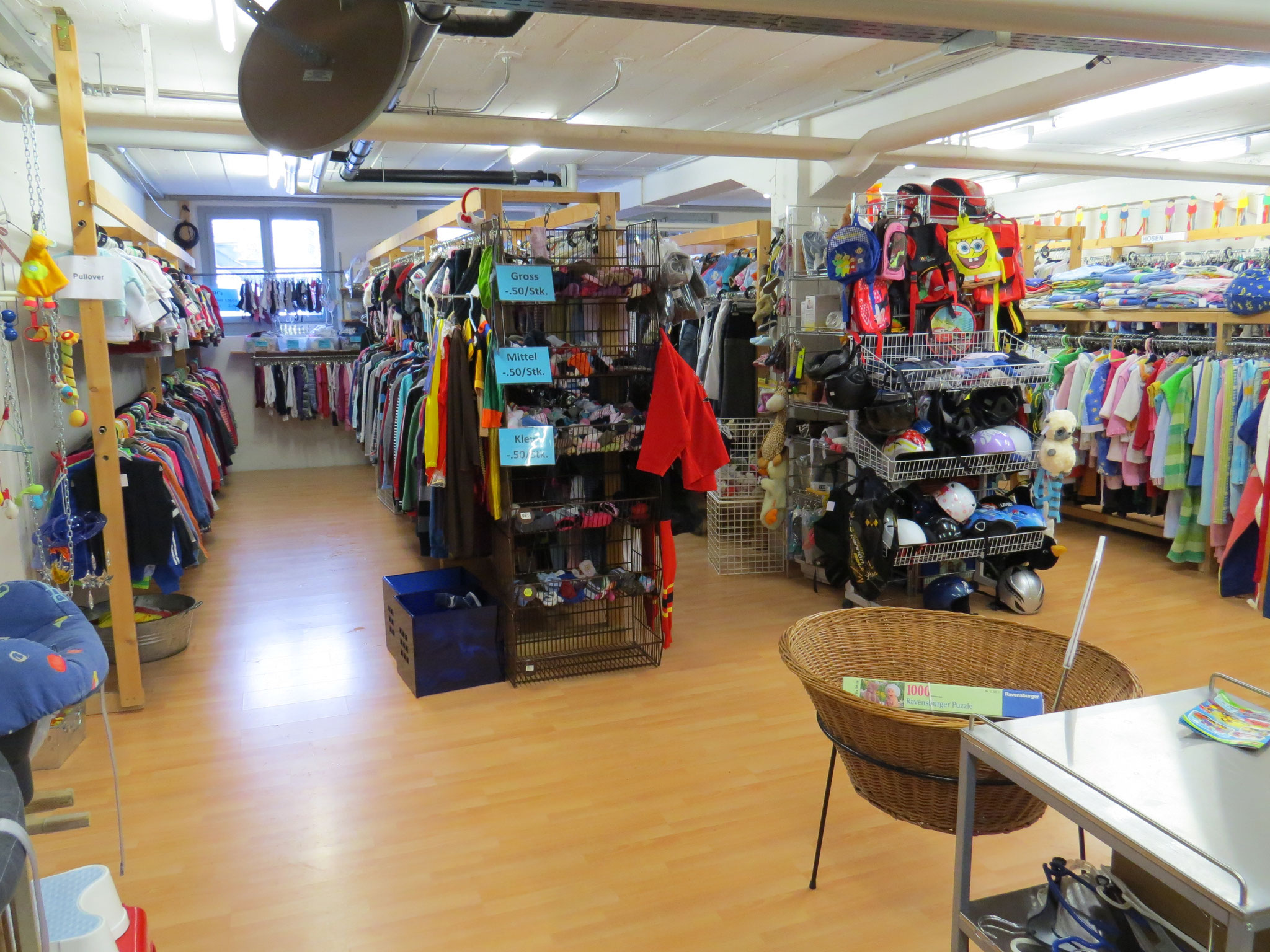 Secondhandbereich mit Spielecke