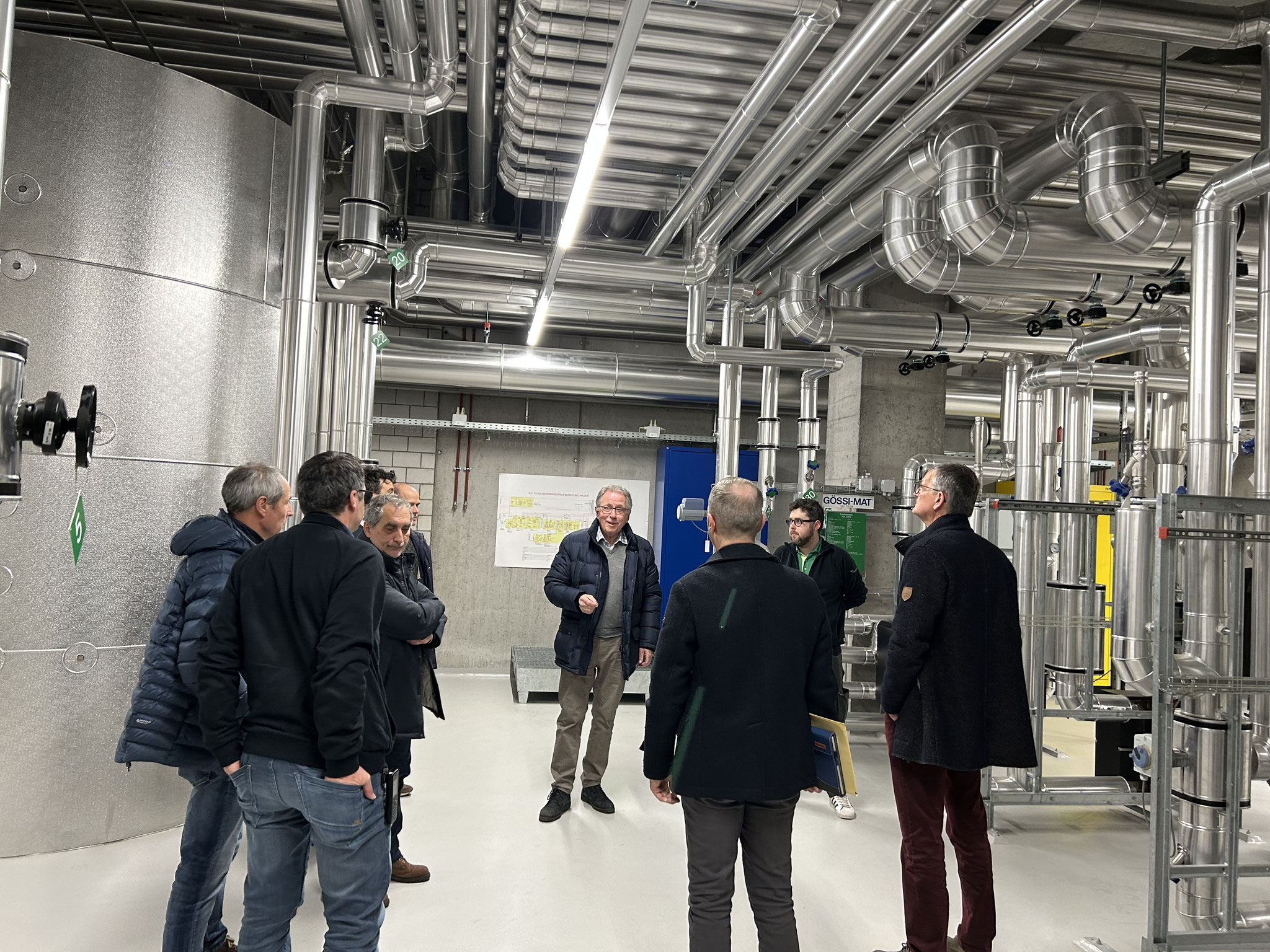 Besichtigung der WW-Konzeption System Gössi mit interessierten Haustechnik Ingenieuren von Bozen IT