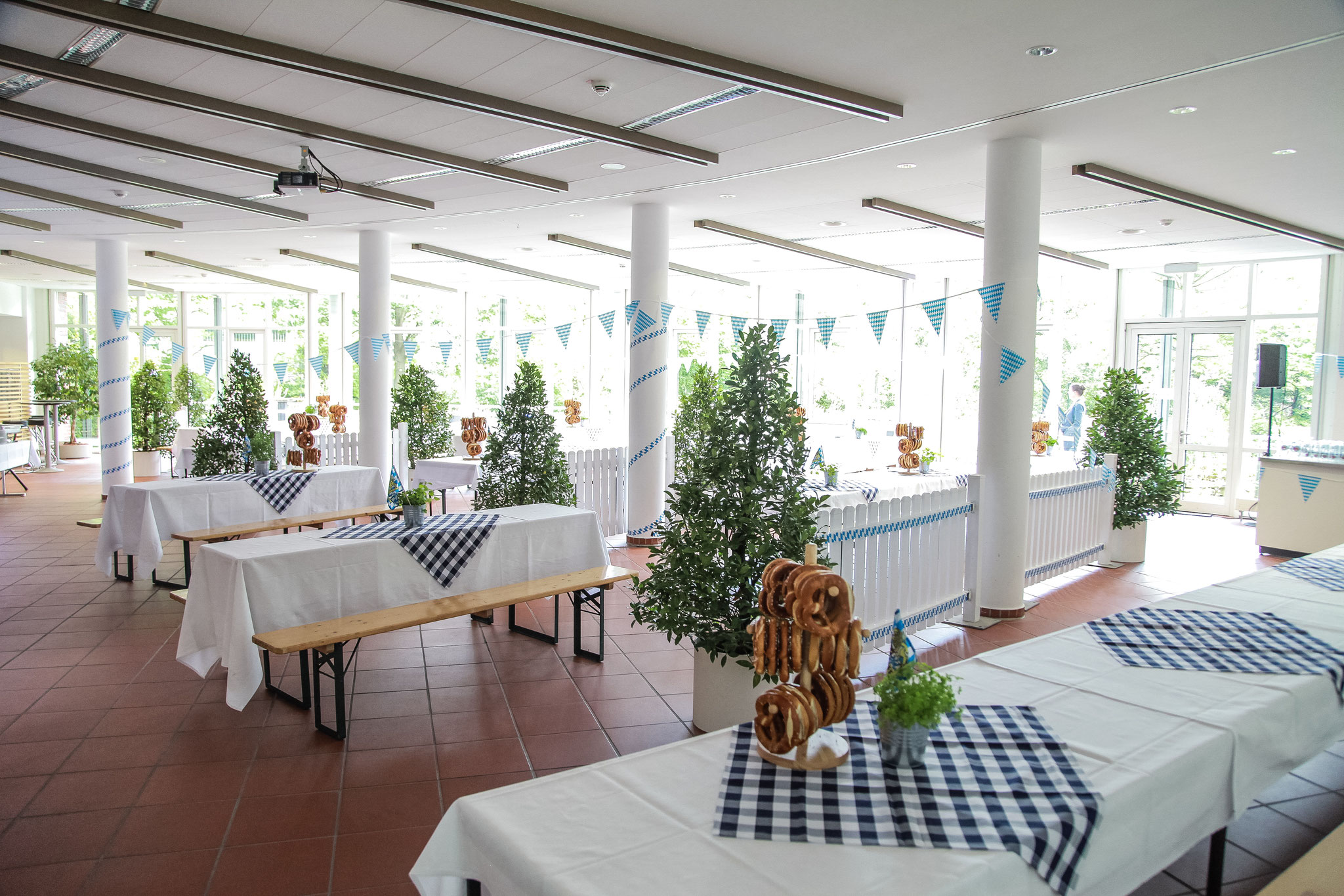 <h1>Mobiles Oktoberfest!</h1> Ihr Oktoberfest mit zünftig dekorierten Tischen und Brezeln! <a href="https://www.highlight-eventoffice.eu/leistungen/eventkonzepte/mobiles-oktoberfest/"><b>Weitere Infos zum Oktoberfest</b></a>
