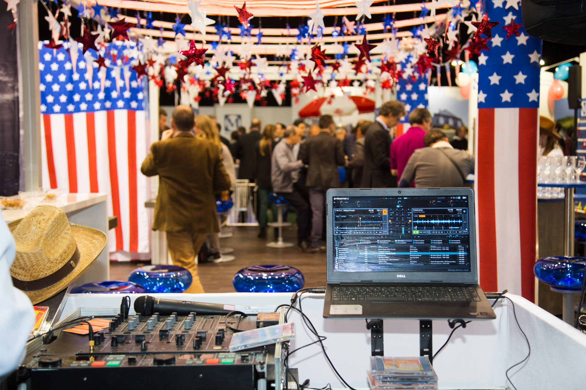 <h1>ausgelassene Messepartys </h1> z. B. mit amerikanischem Motto und der passenden Deko <a href="https://www.highlight-eventoffice.eu/leistungen/events-f%C3%BCr-kunden/"><b>weitere Infos</b></a>