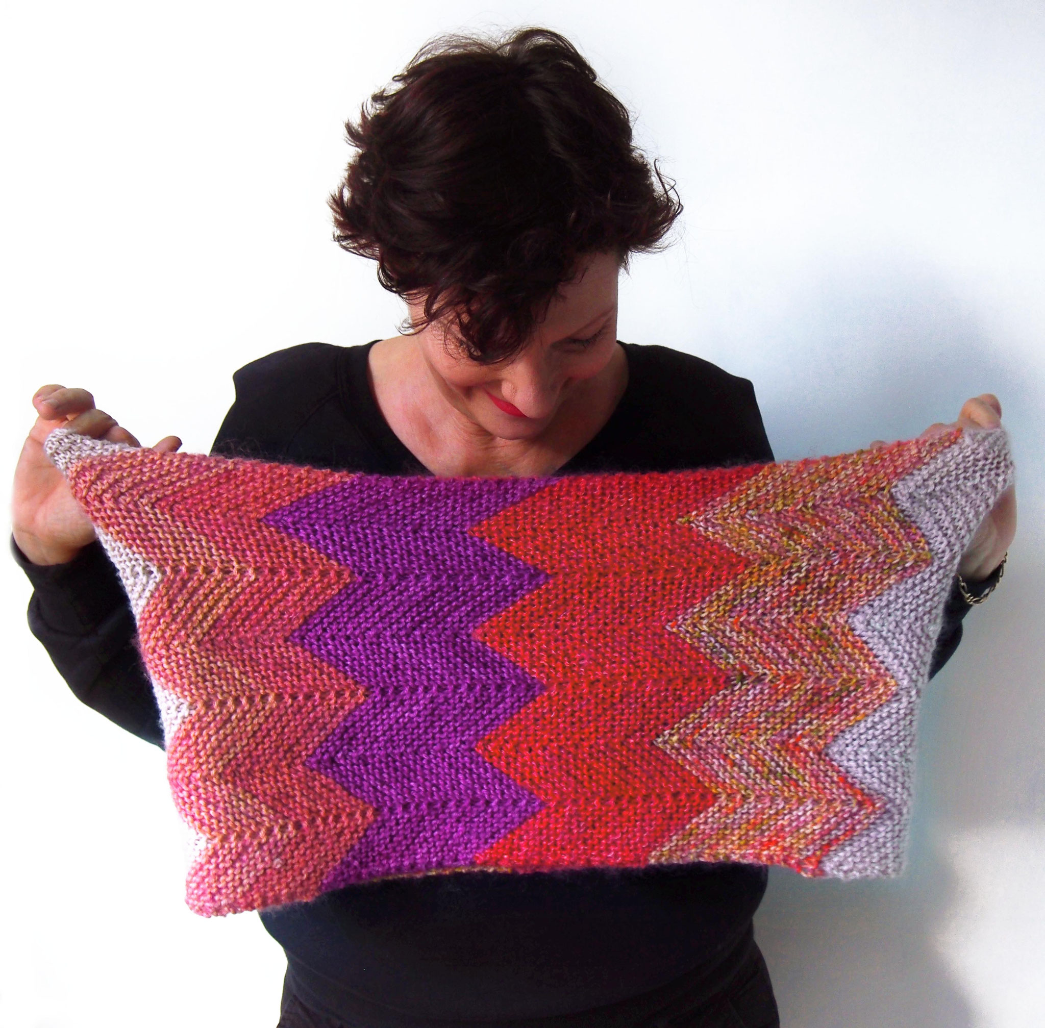 ZIG ZAG JOY COWL