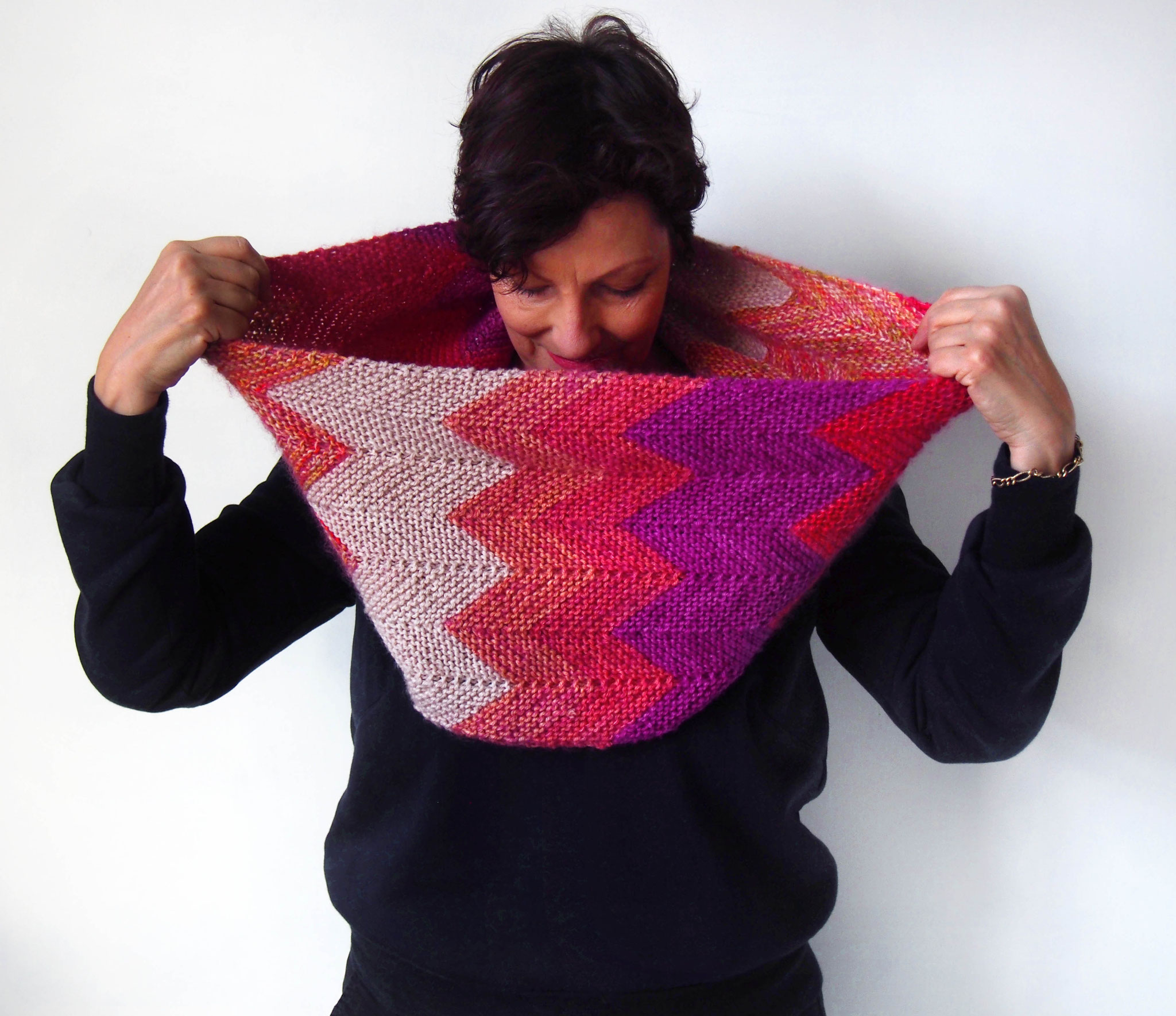 ZIG ZAG JOY COWL