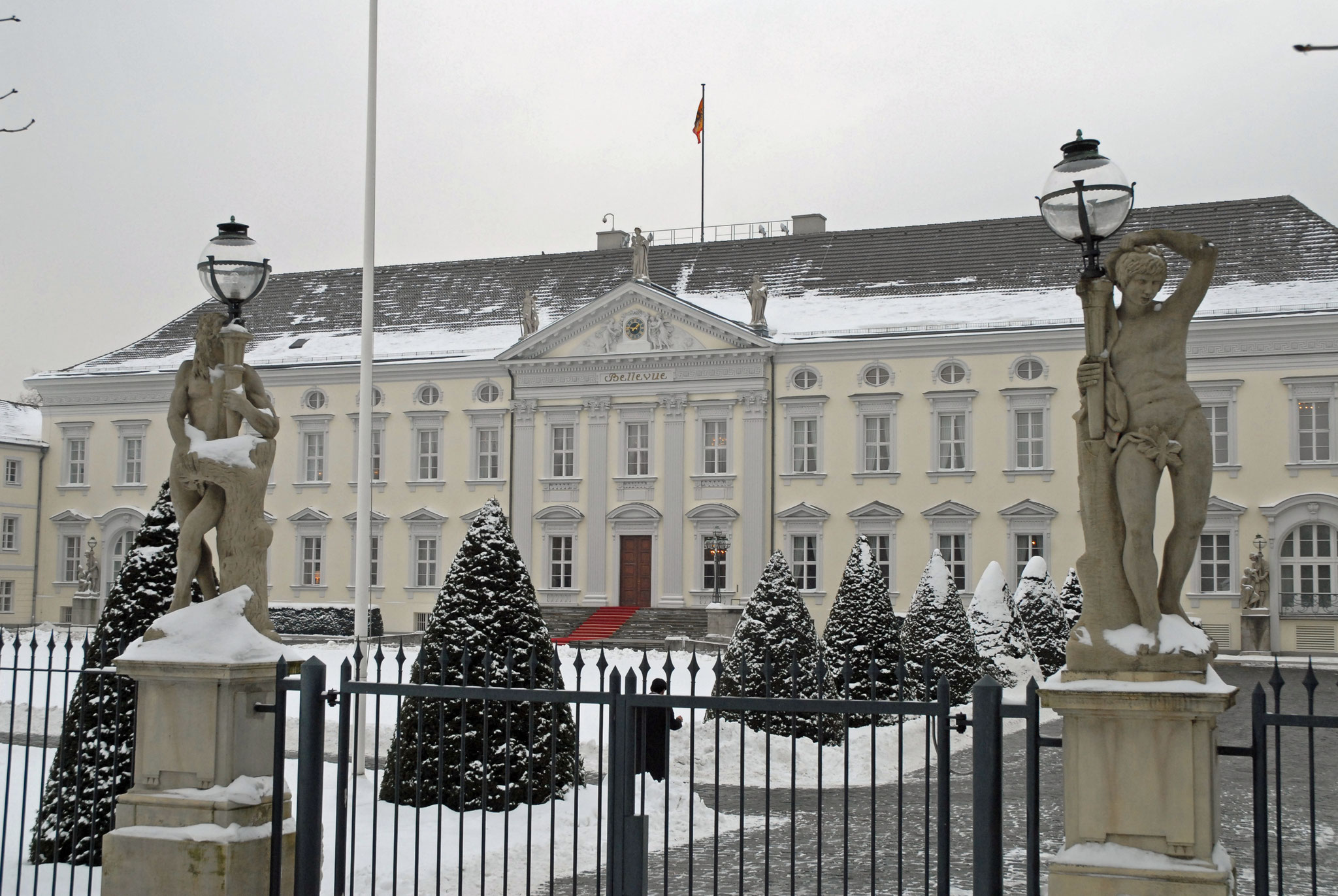 Die winterlichen Bilder geben dem Schloss den richtigen Glanz