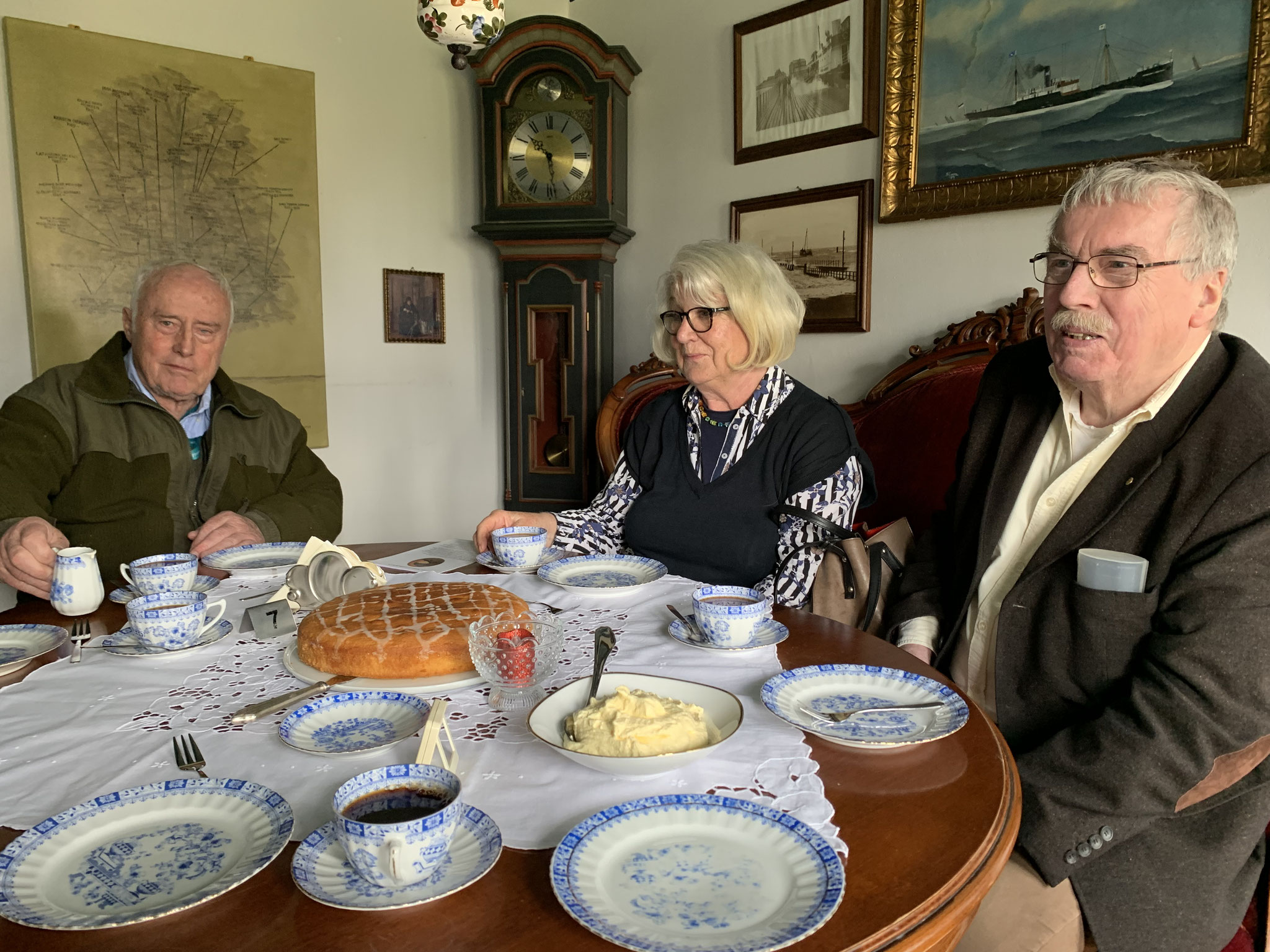 Dr. Carl Ocke Buchholz, Wilhelm Senftleben und Frau (Mitglieder der Familie Momsen)
