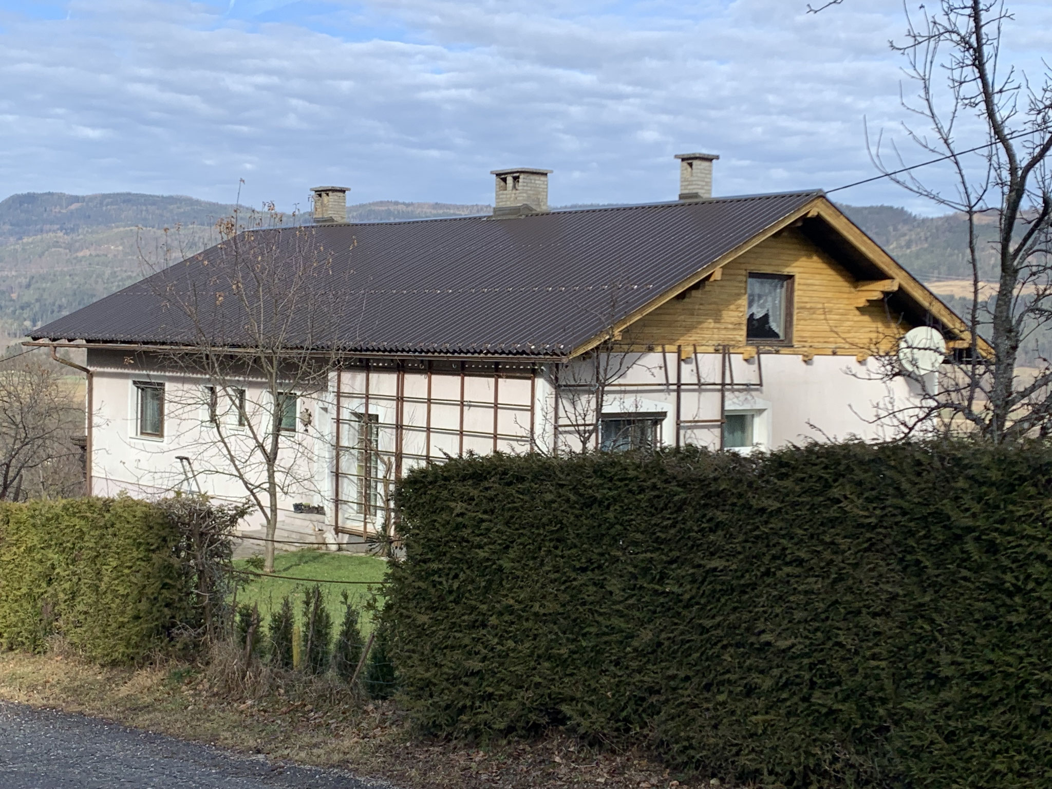 Saniertes Dach mit Aluminiumprofil