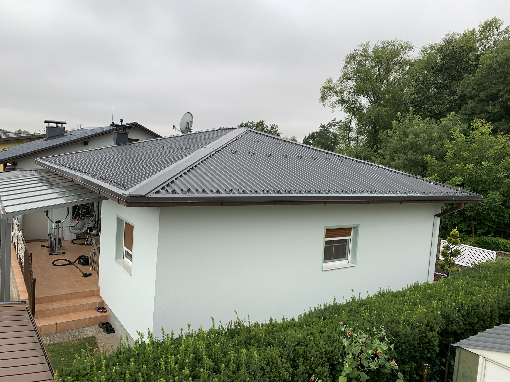 Saniertes Dach mit Aluminiumprofil