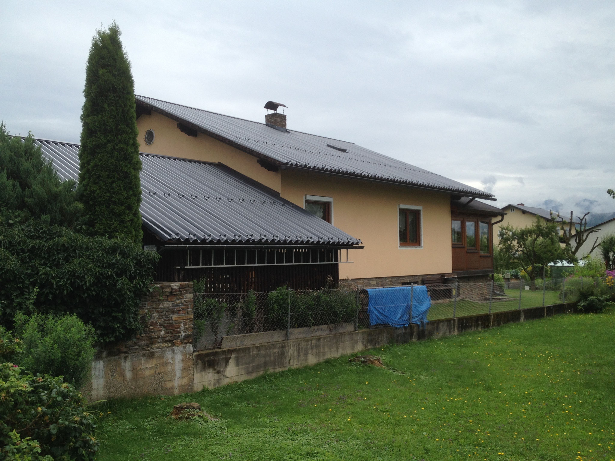 Saniertes Dach mit Aluminiumprofil