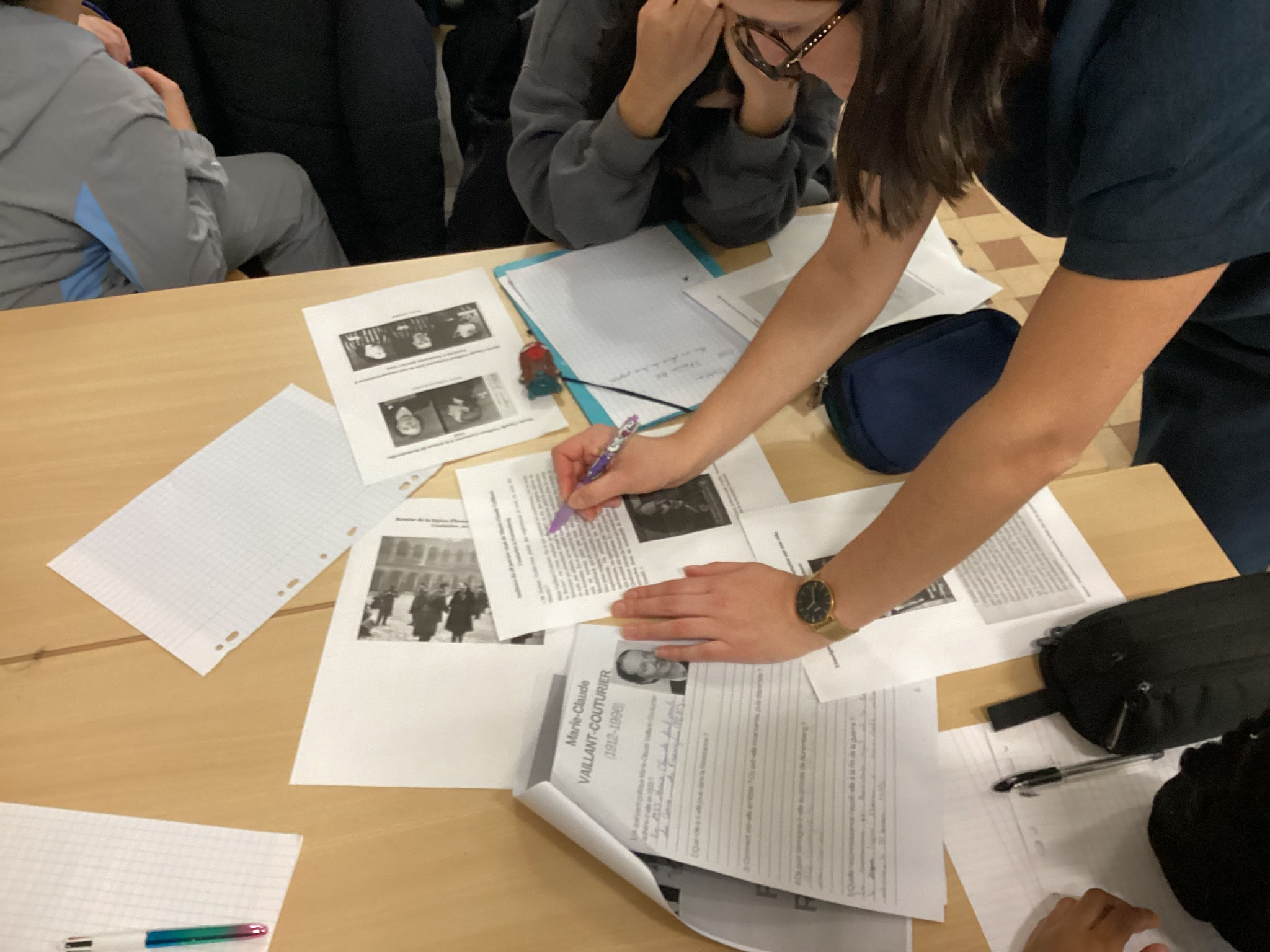 Le travail de groupe à partir de documents d'archives