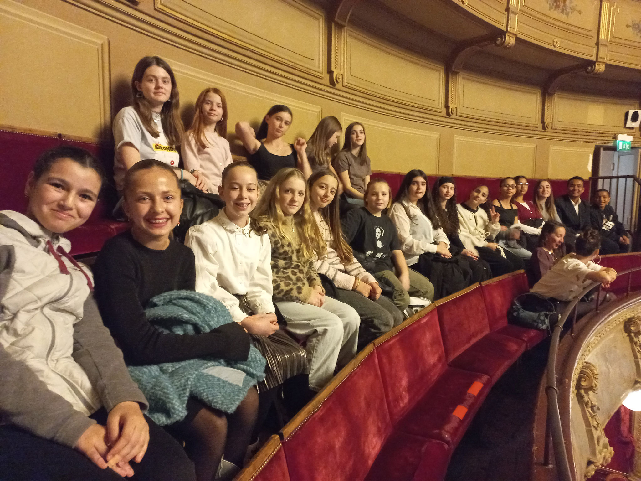 Les élèves de la chorale le soir de la représentation de Don Pasquale