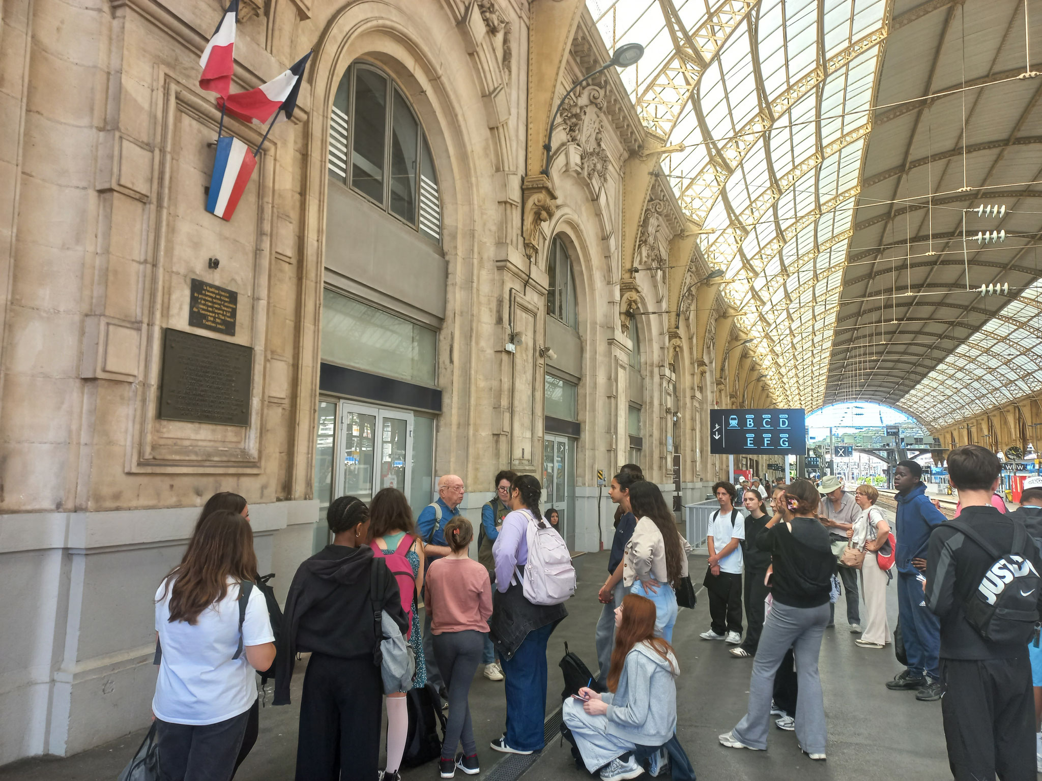 Sur le quai 1 de la gare de Nice-ville