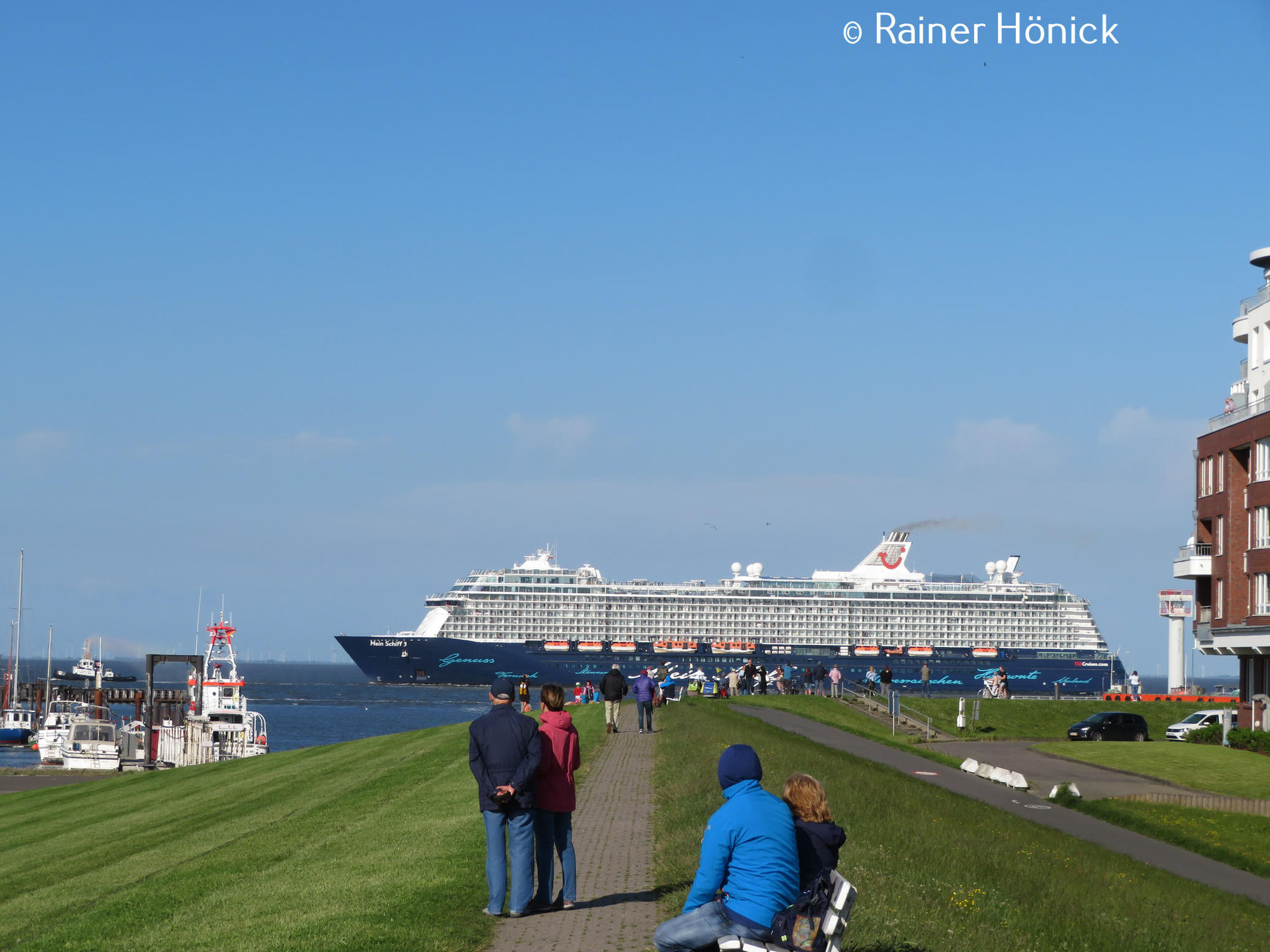 Mein Schiff 3 läuft in die Grimmershörnbucht