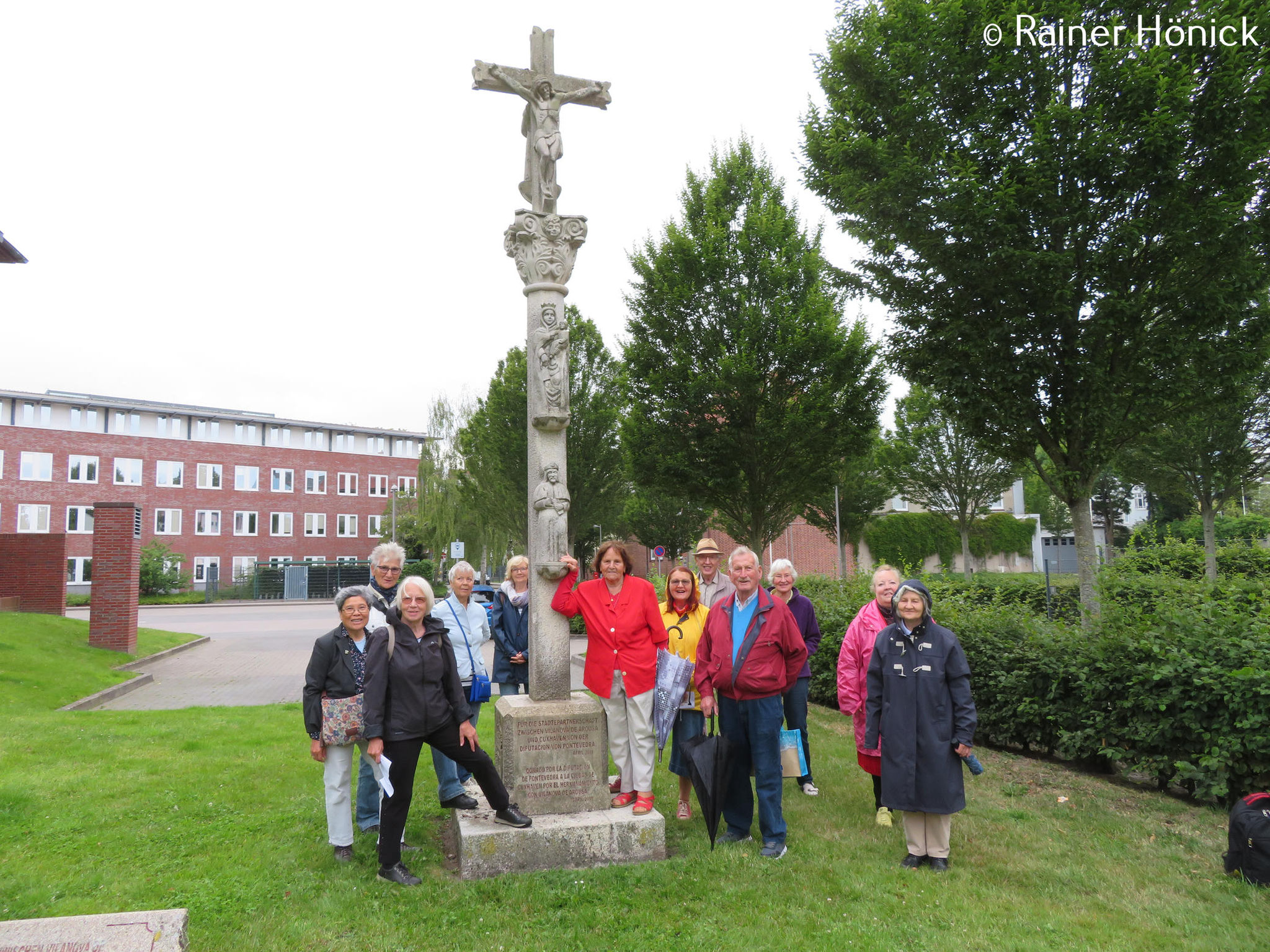 Am Pilgerkreuz beim Rathaus