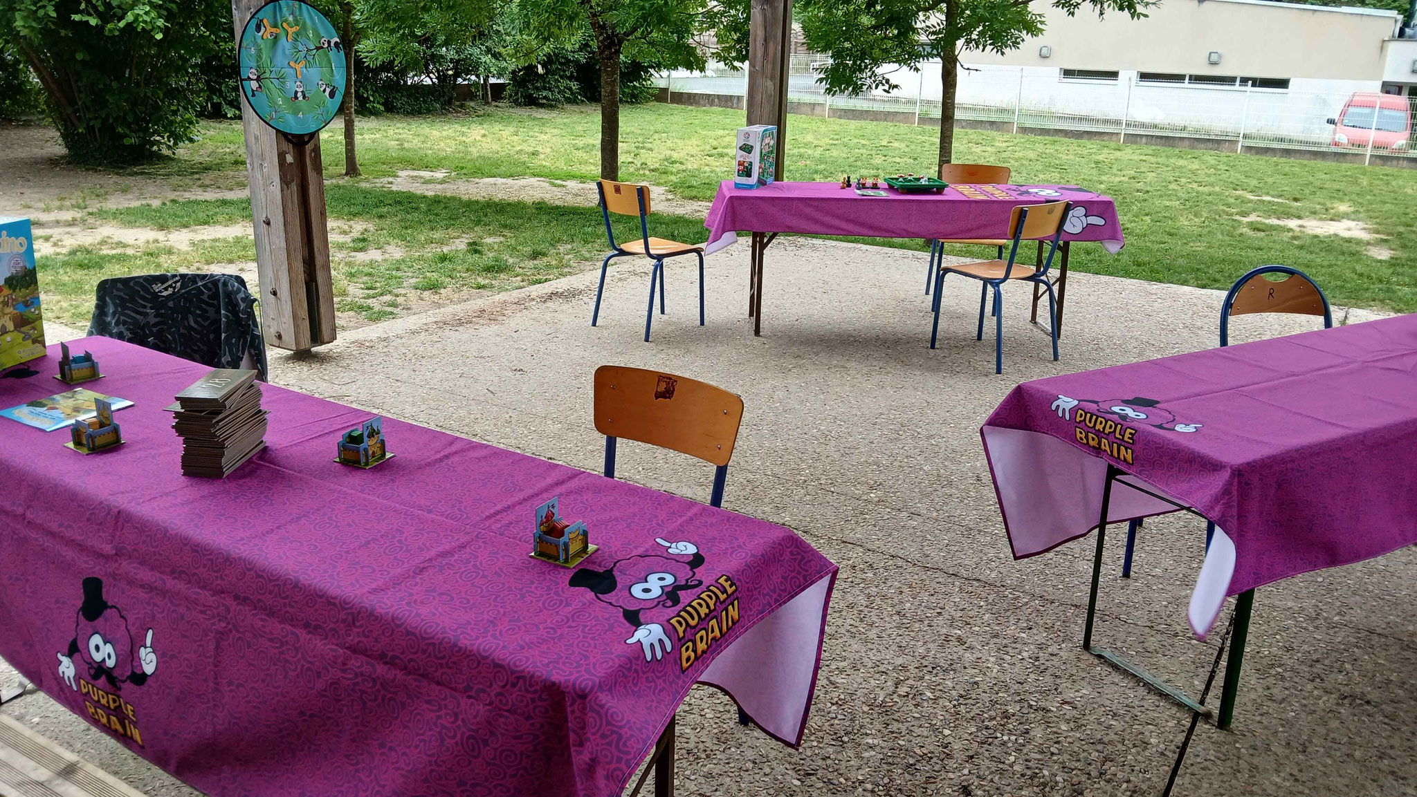 Quelques jeux installés dehors