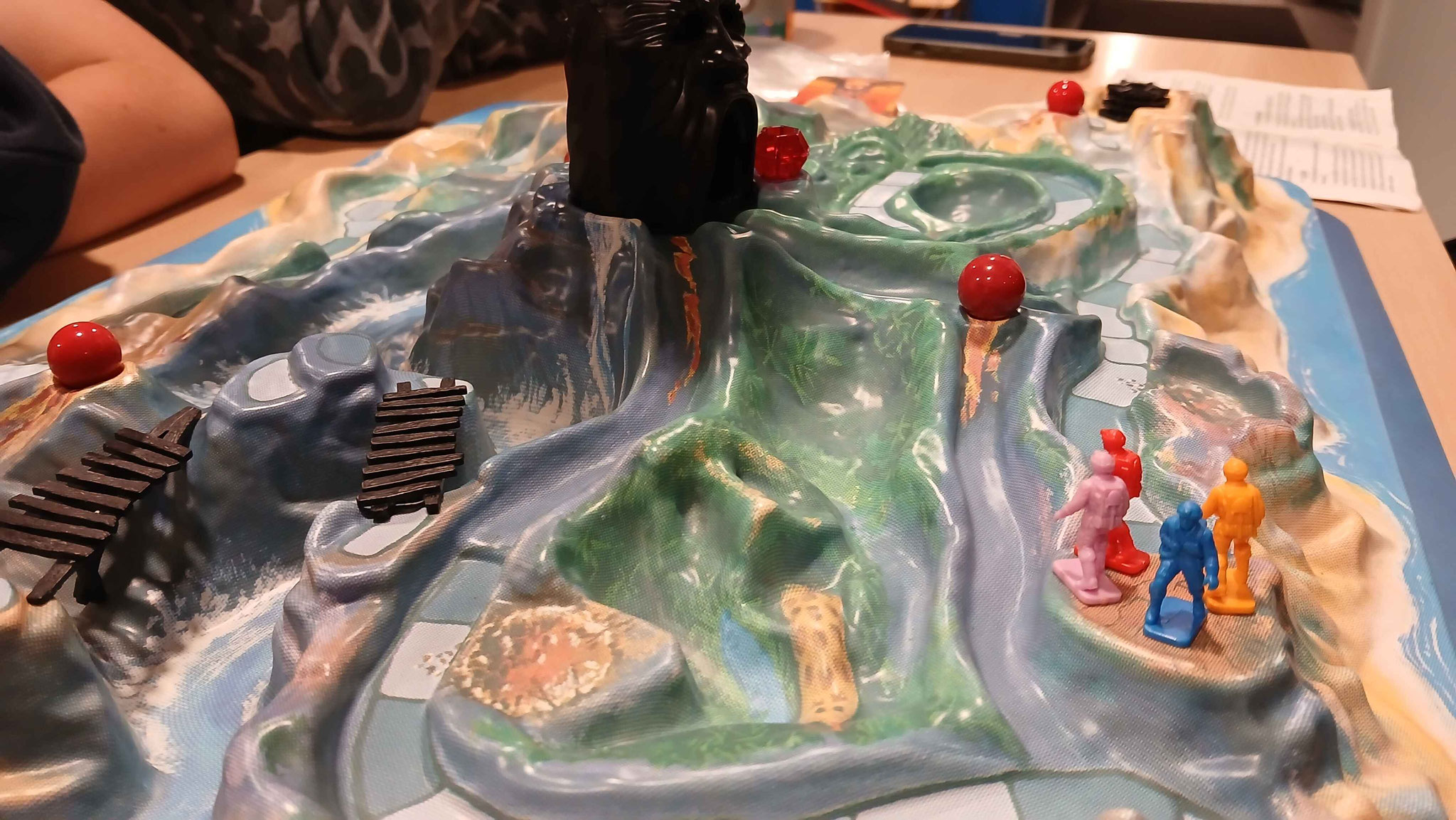 Soirée-jeux "vintage" : partie de L'île infernale