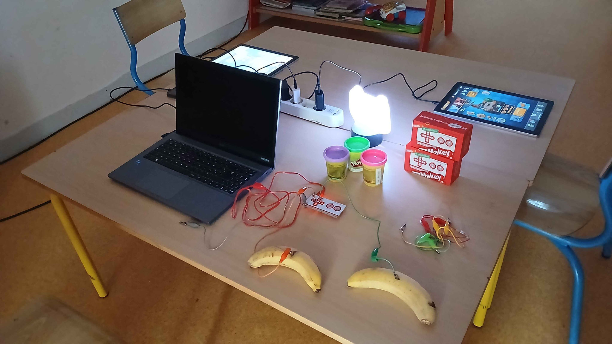 espace jeux vidéo : les "makey makey" pour jouer avec une banane