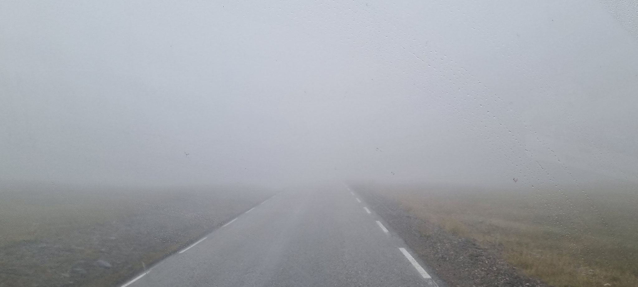Bei dickem Nebel fahren wir los Richtung Honningsvåg