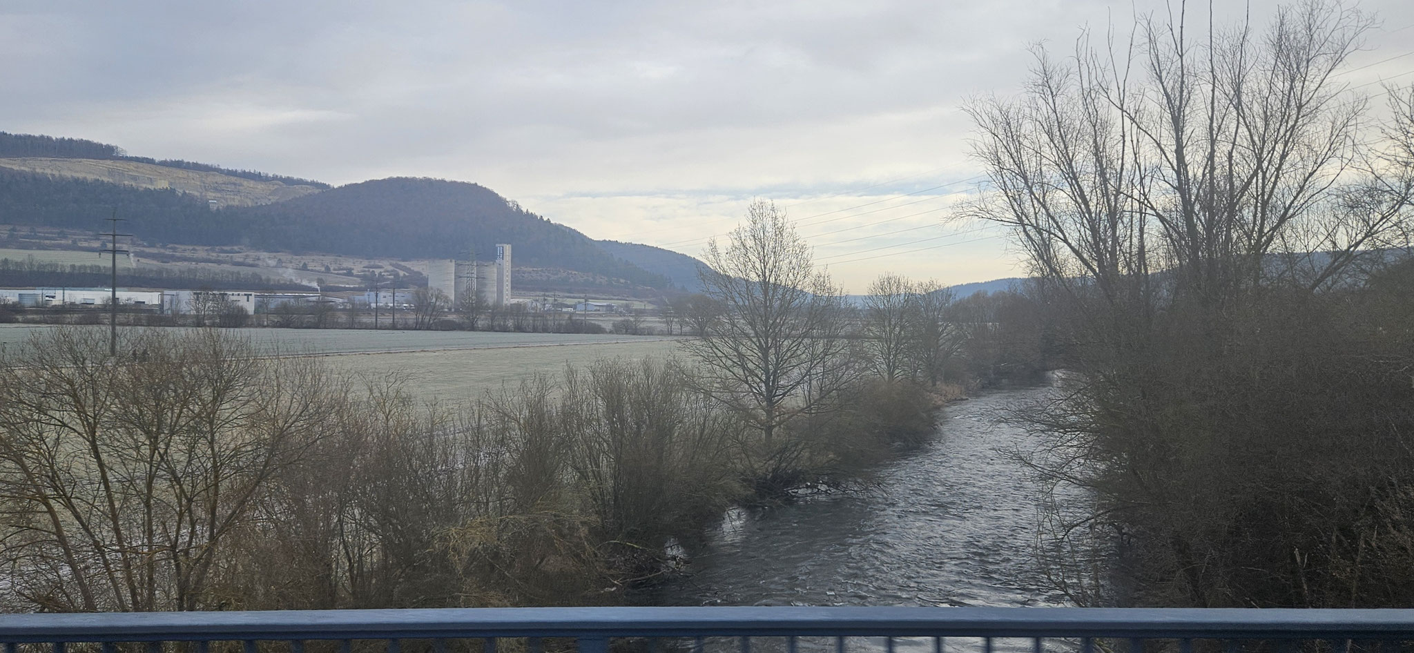 ...die Donau plätschert ruhig vor sich hin