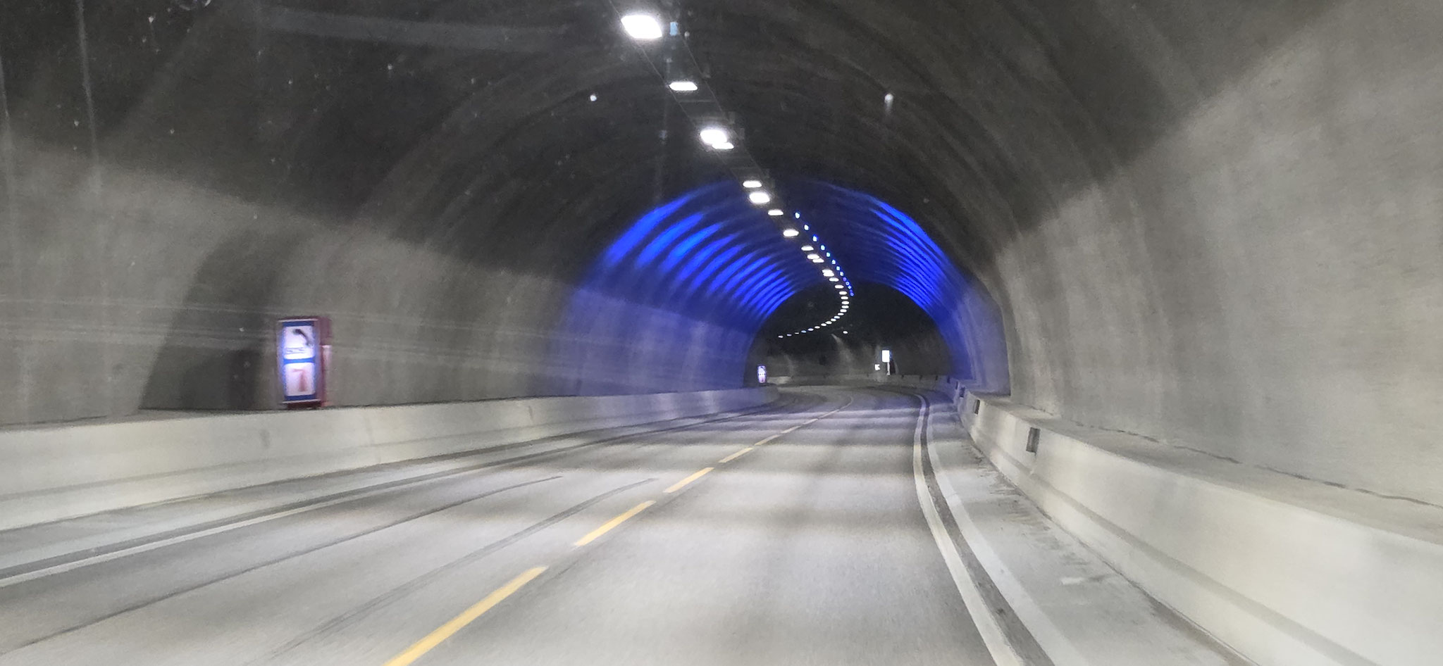 Blau - für einen 600-Meter-Tunnel etwas übertrieben