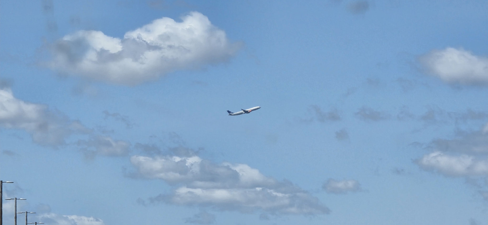 ...und schauen den Flieger beim Start zu