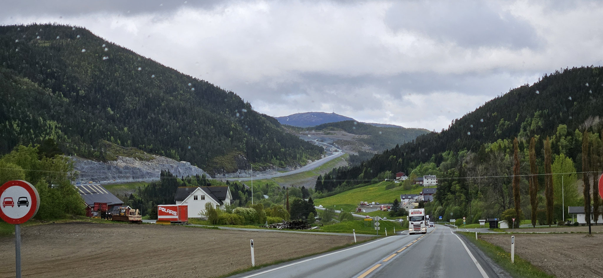 ...und man kann die Baustelle bis an den Horizont sehen