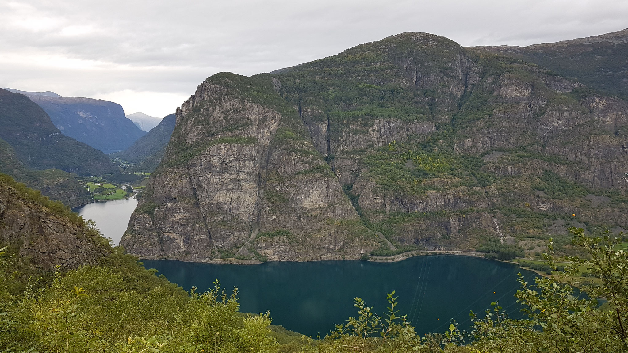 Traumhafte Aussicht über die Fjorde