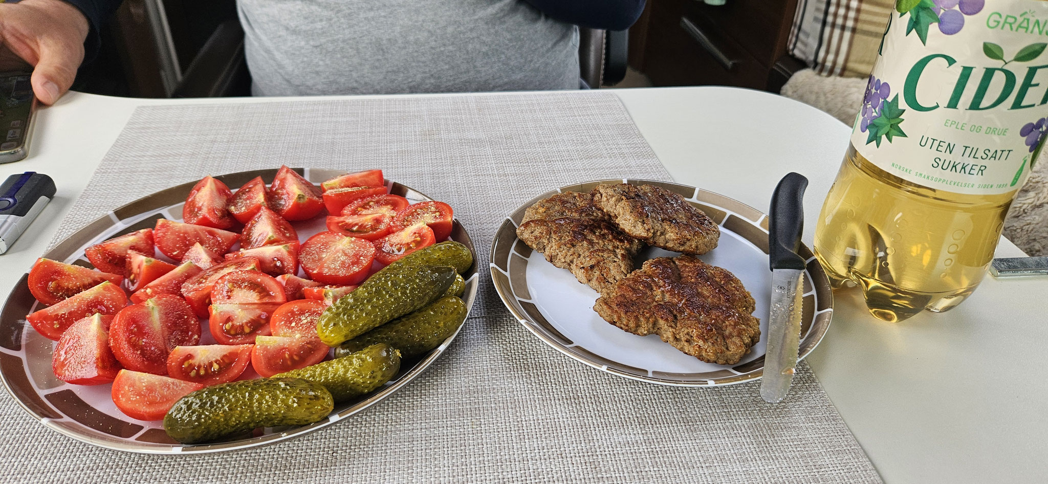 Mittagssnack mit Karbonader von gestern