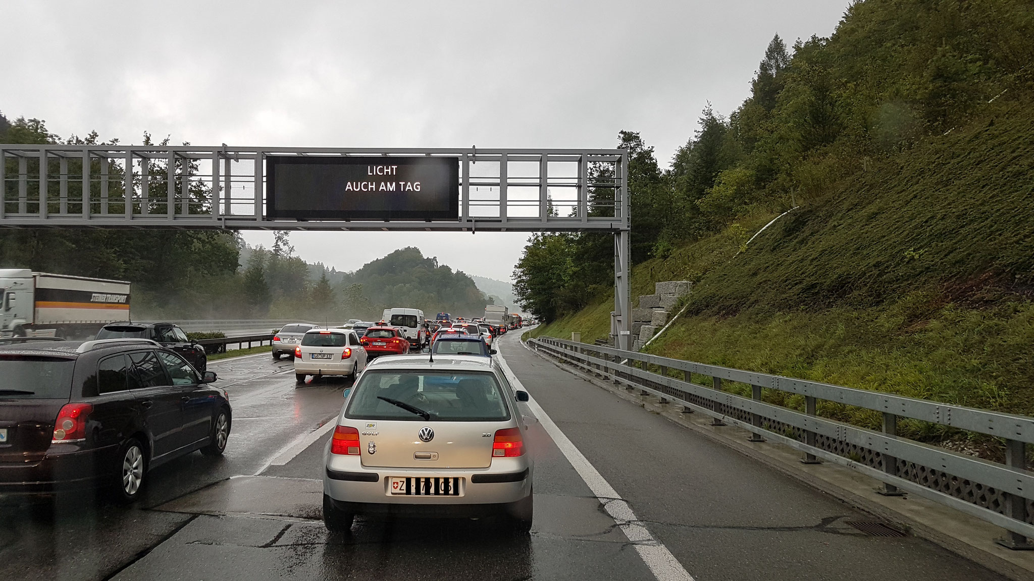 Immer dieser Stau, wenn wir ins Wochenende wollen...