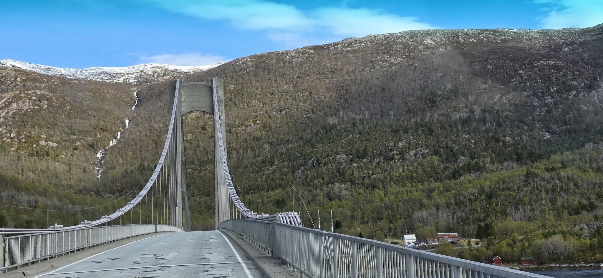 Kleine harmlose Brücke voraus