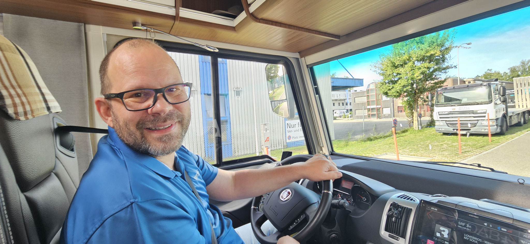 Und Daniel ist einfach glücklich, wieder am Steuer sitzen zu dürfen