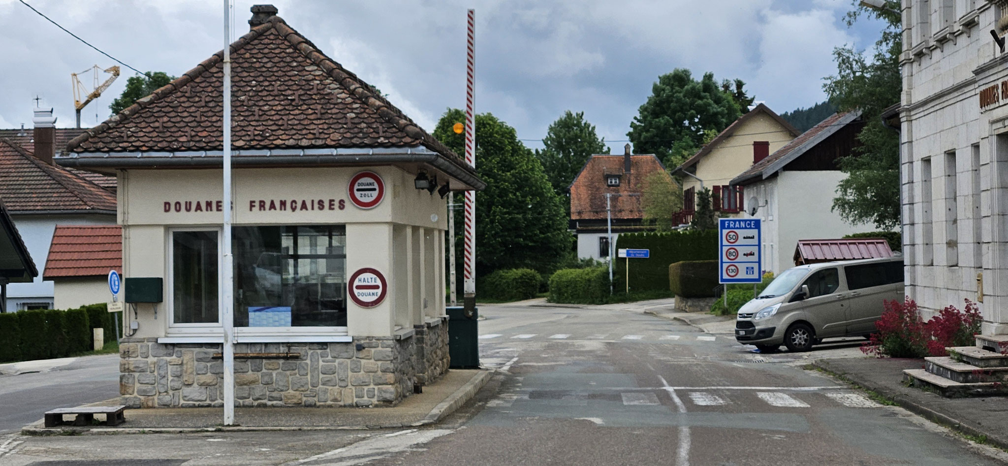 Ohne Kontrolle und Anstehen kommen wir nach Frankreich