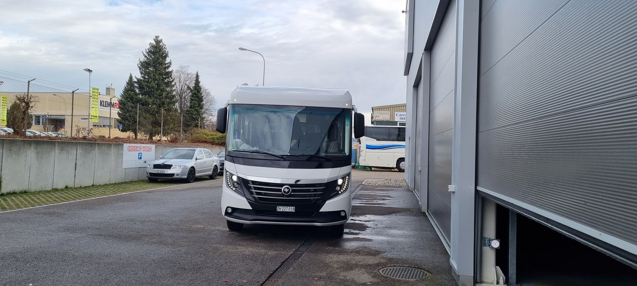 ...und kurz danach steht er schon vor der Halle