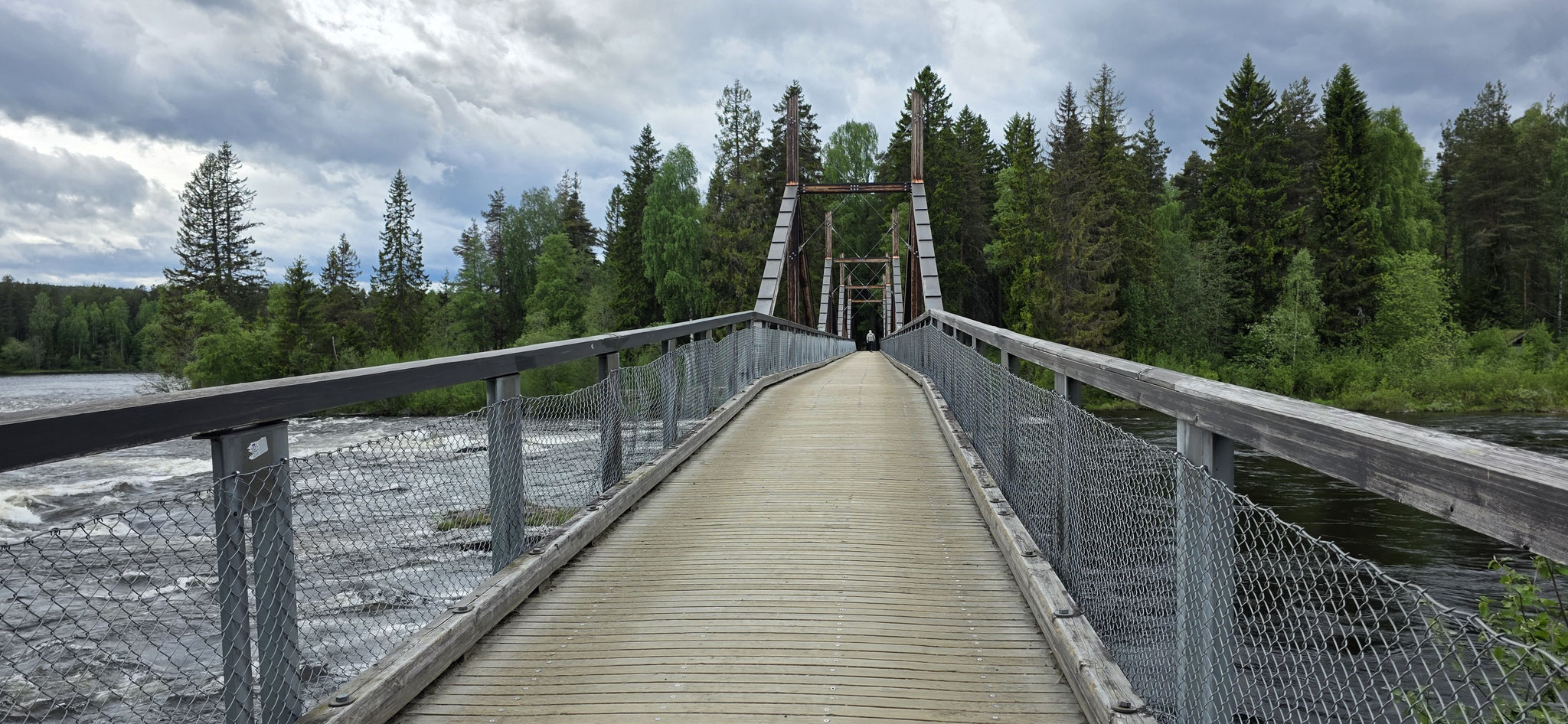 ...über die erste Brücke...