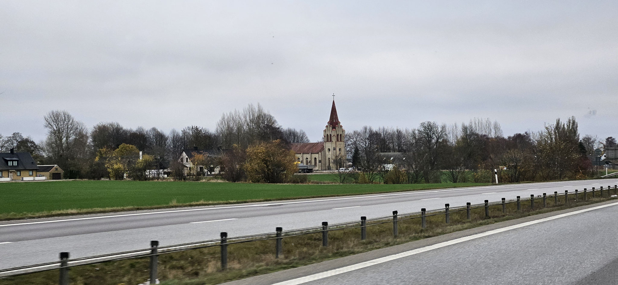 Die Kirchen sehen wieder komplett anders aus als in Norwegen - schade