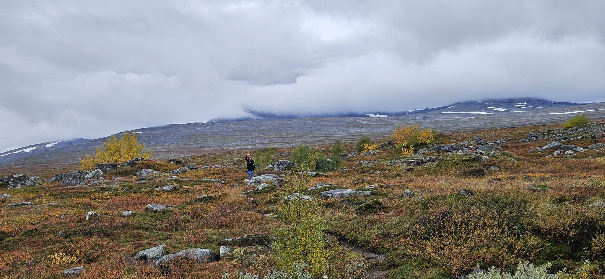 Wer winkt denn da in der Ferne? Trolla!