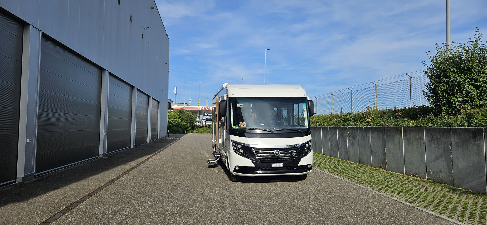 Bobi darf endlich seine Räder ein wenig bewegen