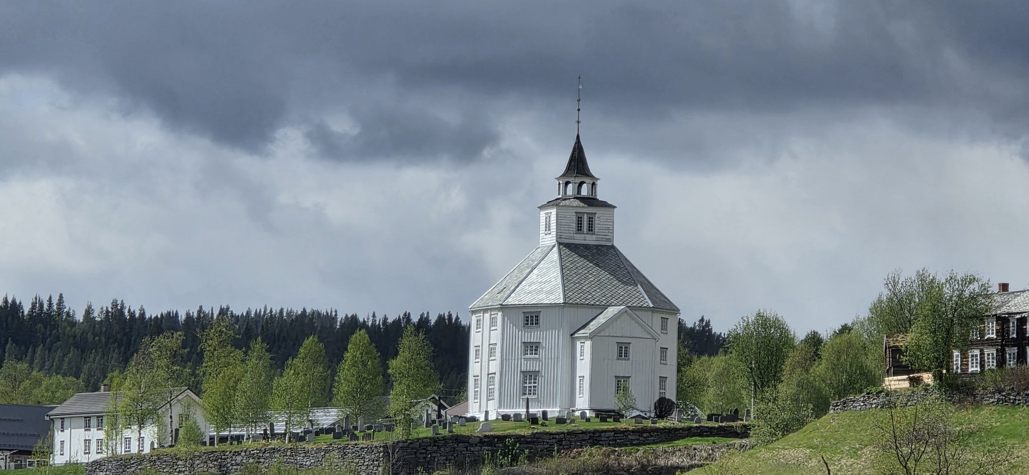 ...die Kirche oben auf dem Hügel...